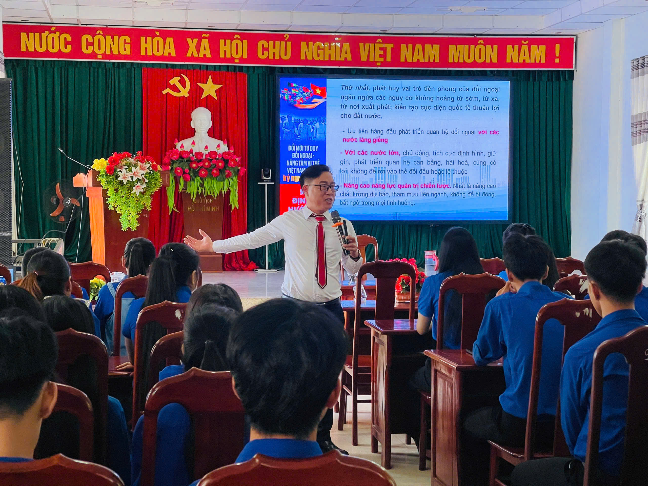 Đoàn xã Thăng Bình tổ chức hội nghị tuyên truyền đối ngoại về tình hình thế giới, khu vực và quan hệ Việt Nam với các nước