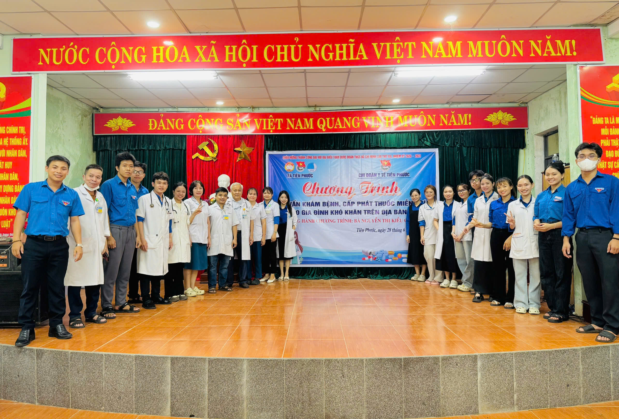 Đoàn xã Tiên Phước tổ chức khám bệnh, cấp phát thuốc miễn phí cho người dân có hoàn cảnh khó khăn