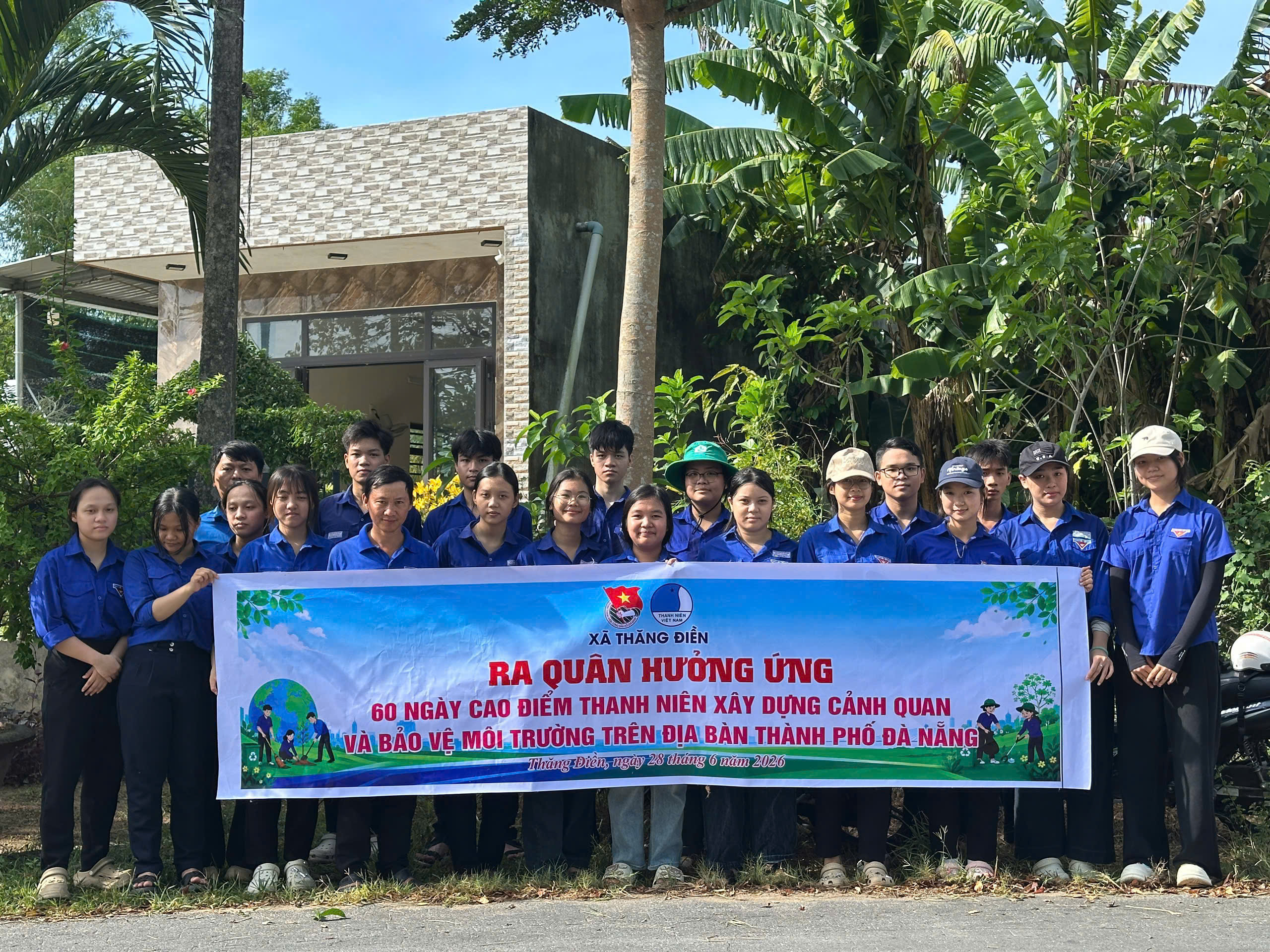 Đoàn xã Thăng Điền tiếp tục ra quân hưởng ứng 60 ngày cao điểm xây dựng cảnh quan, bảo vệ môi trường