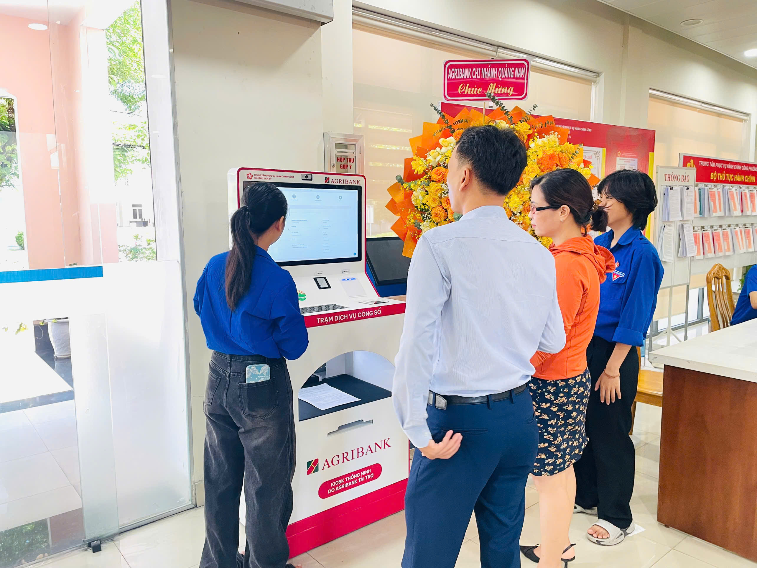Đoàn phường Tam Kỳ ra quân đội hình thanh niên tình nguyện hỗ trợ dịch vụ công năm 2026