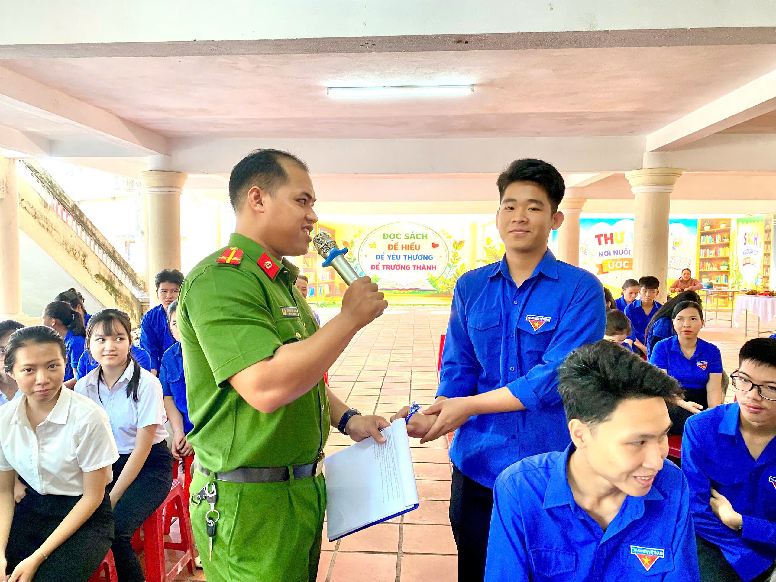 Đoàn xã Trà My tổ chức tuyên truyền phòng, chống ma túy và tập huấn kỹ năng phòng cháy, chữa cháy cho đoàn viên, thanh thiếu nhi