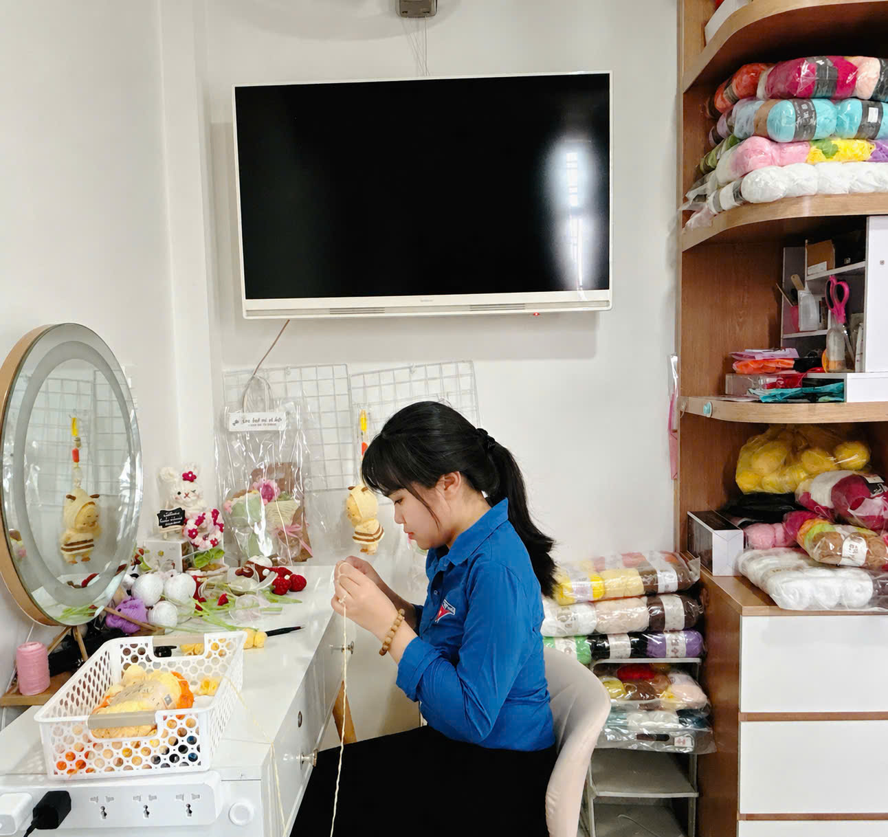 Đoàn phường Thanh Khê giới thiệu gương thanh niên khởi nghiệp tiêu biểu năm 2026: Đồng chí Ung Thị Huyền Trang với mô hình đan móc len handmade