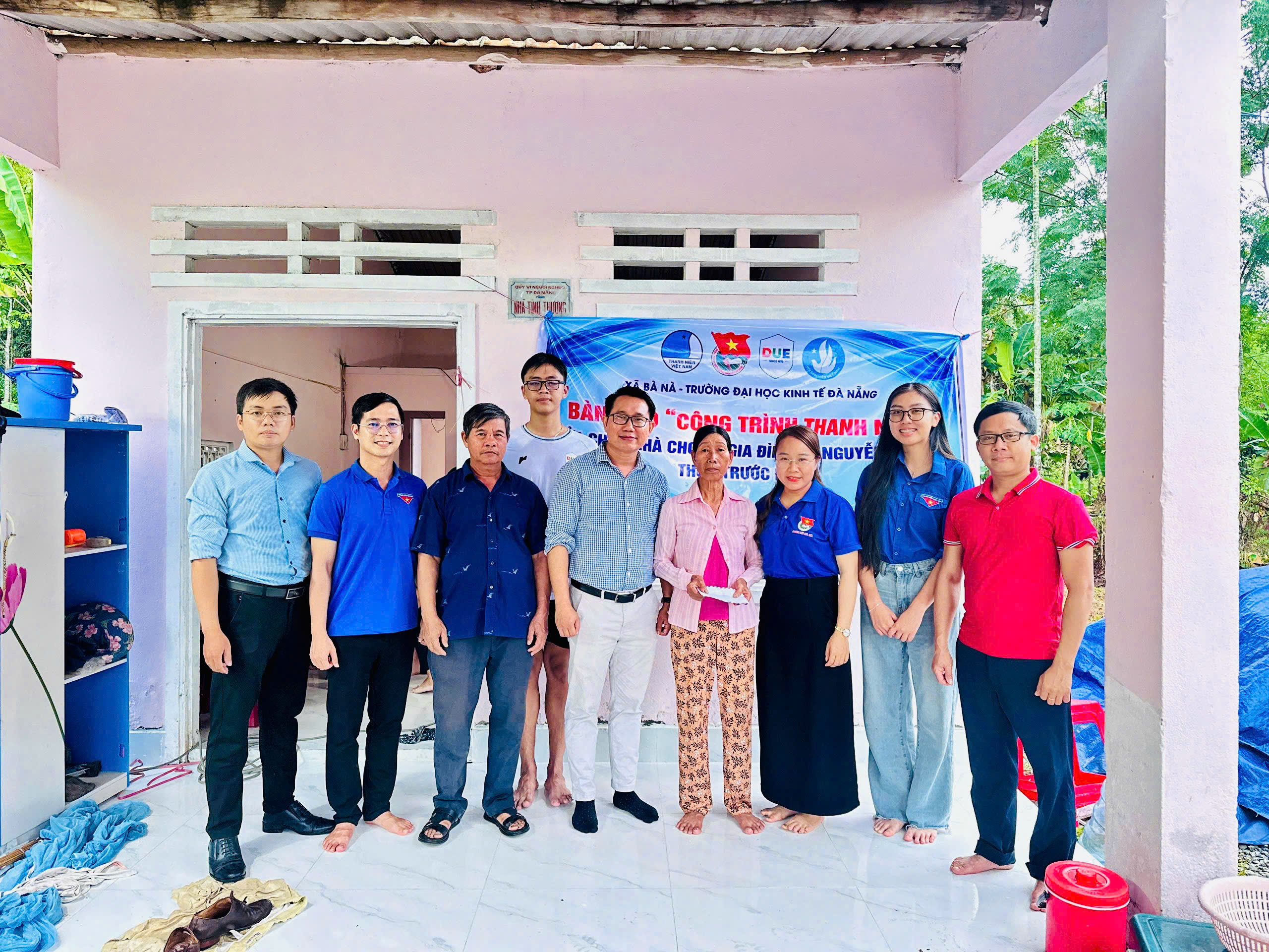 Đoàn xã Bà Nà phối hợp thực hiện công trình thanh niên sửa chữa nhà ở cho hộ gia đình khó khăn