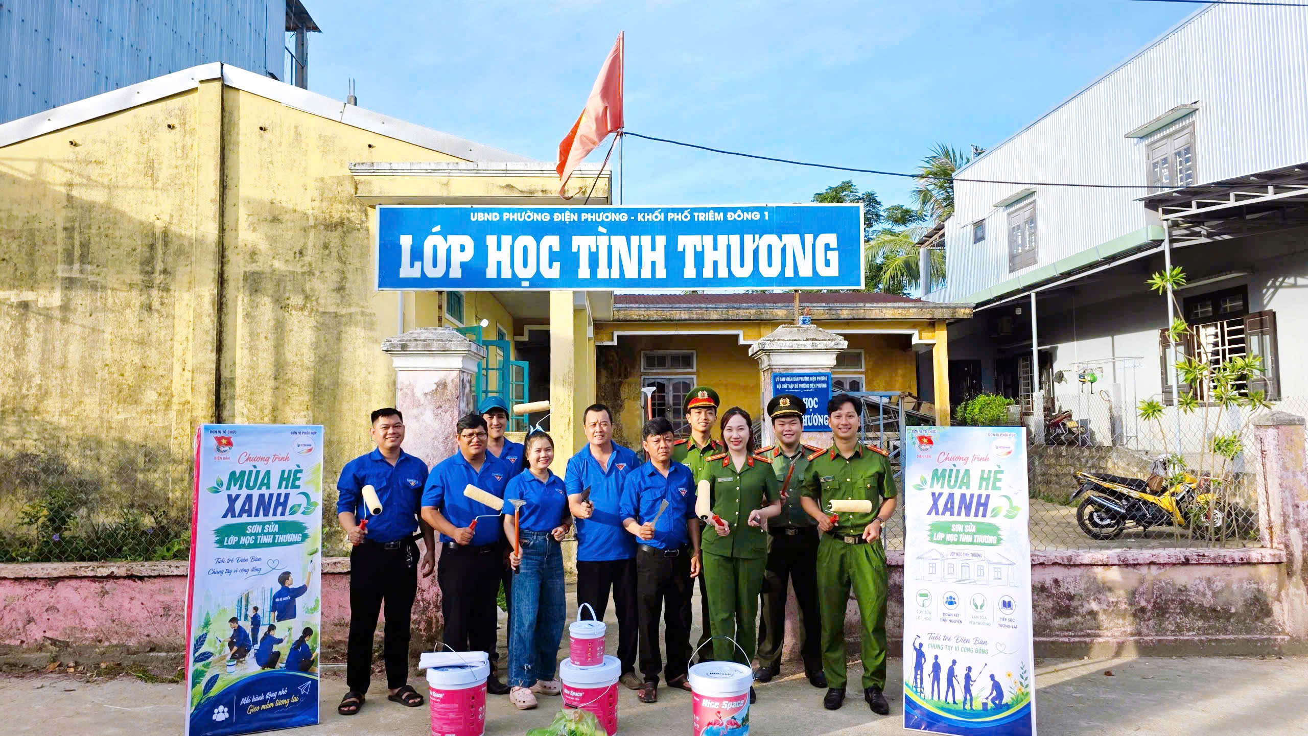 Đoàn phường Điện Bàn ra quân chương trình Mùa hè xanh sơn sửa lớp học tình thương