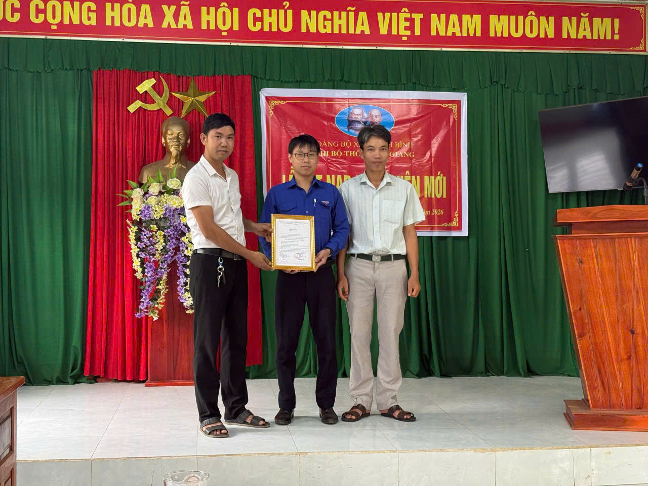 Đoàn xã Thạnh Bình có đoàn viên ưu tú vinh dự được kết nạp vào Đảng