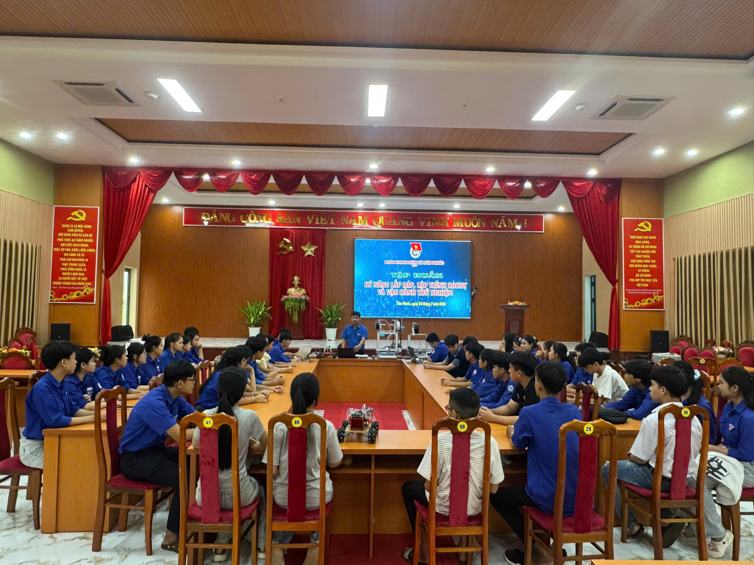 Xã Tiên Phước tập huấn kỹ năng lắp ráp, lập trình robot cho các đội thi Cuộc thi Sáng tạo Robot lần thứ I năm 2026