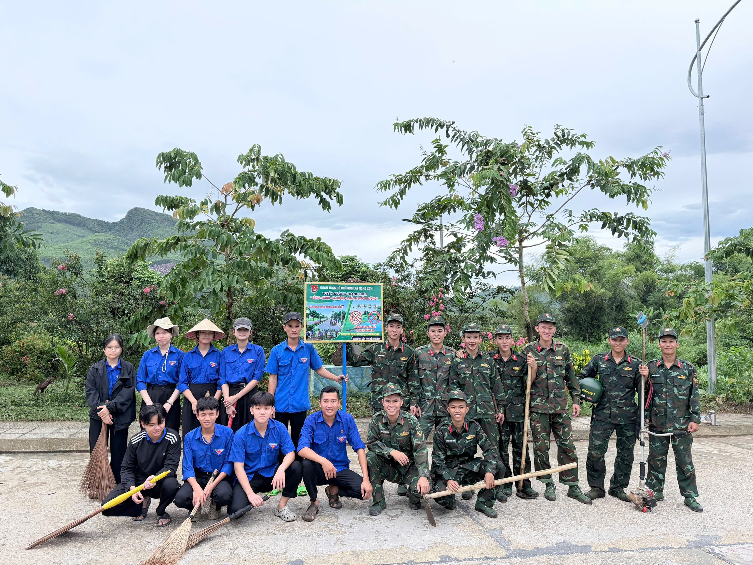 Xã Nông Sơn ra quân “Ngày thứ Bảy tình nguyện” xây dựng tuyến đường thanh niên tự quản sáng – xanh – sạch – đẹp