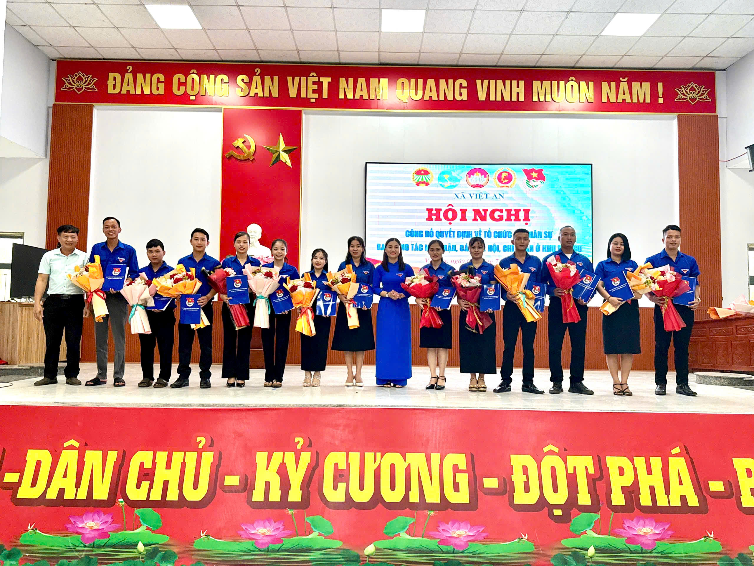 Xã Việt An công bố quyết định kiện toàn các chi đoàn thôn sau sắp xếp