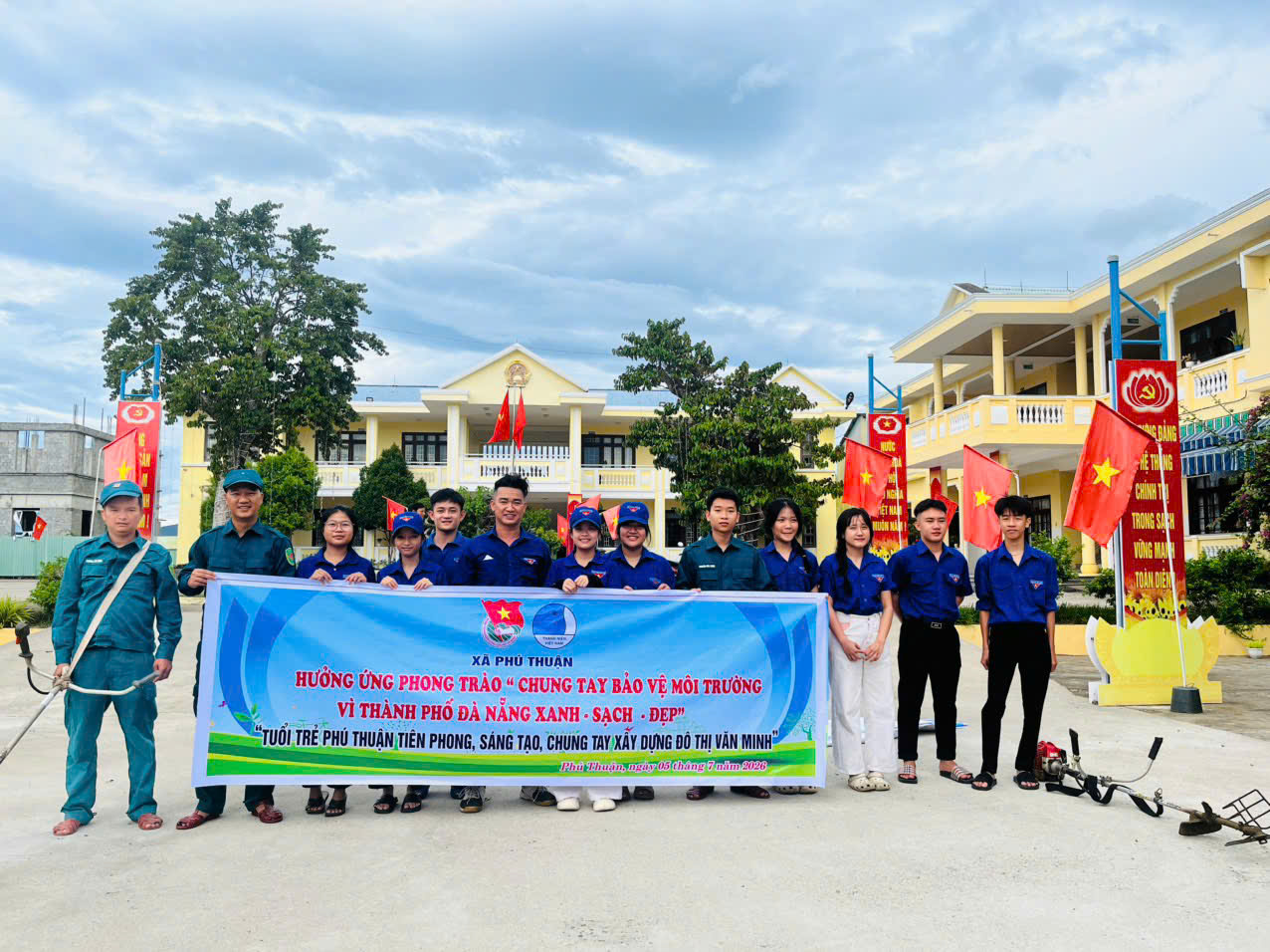 Tuổi trẻ Phú Thuận ra quân hưởng ứng “Ngày Chủ nhật xanh”