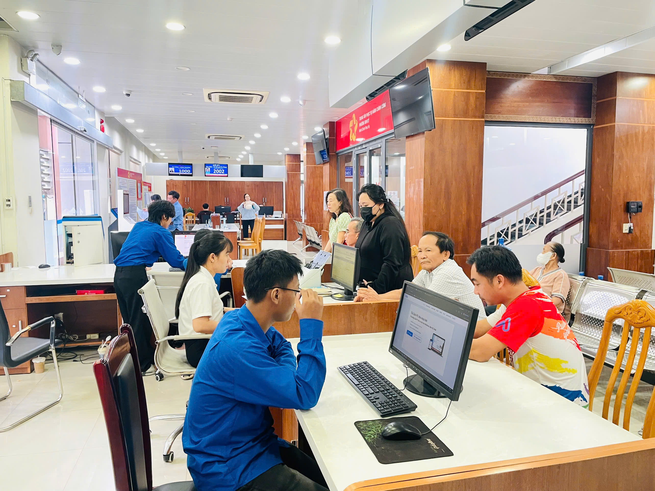 Tuổi trẻ Tam Kỳ tiếp tục duy trì đội hình thanh niên tình nguyện hỗ trợ dịch vụ công