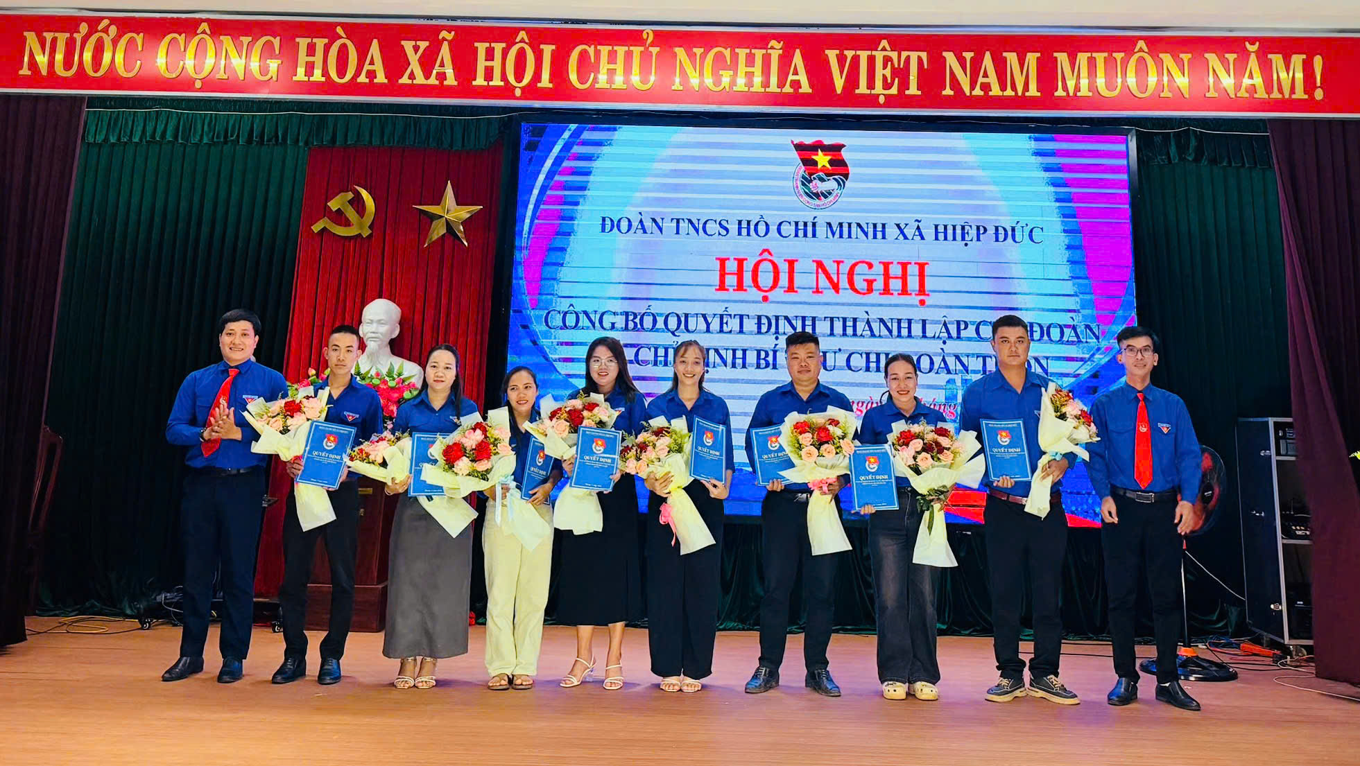 Đoàn xã Hiệp Đức công bố các quyết định kiện toàn tổ chức và nhân sự các chi đoàn thôn sau sắp xếp