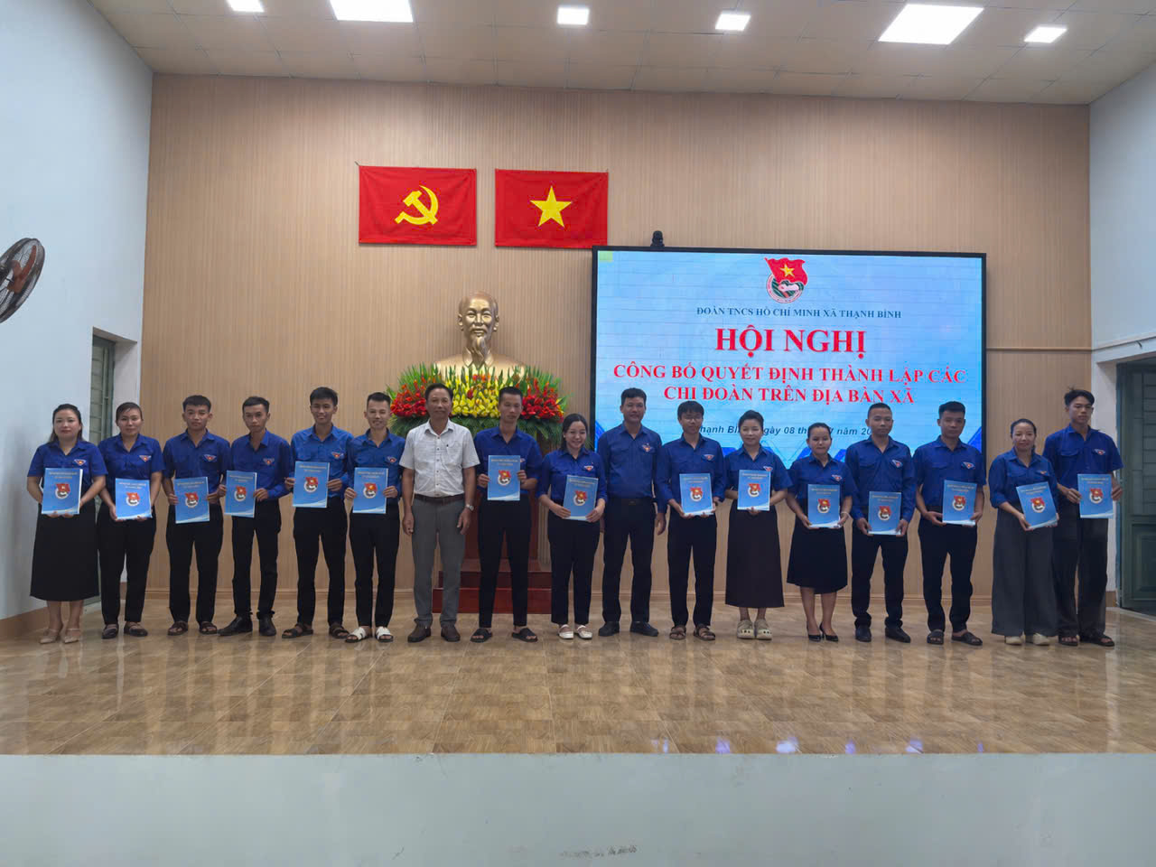 Đoàn xã Thạnh Bình công bố quyết định thành lập các chi đoàn