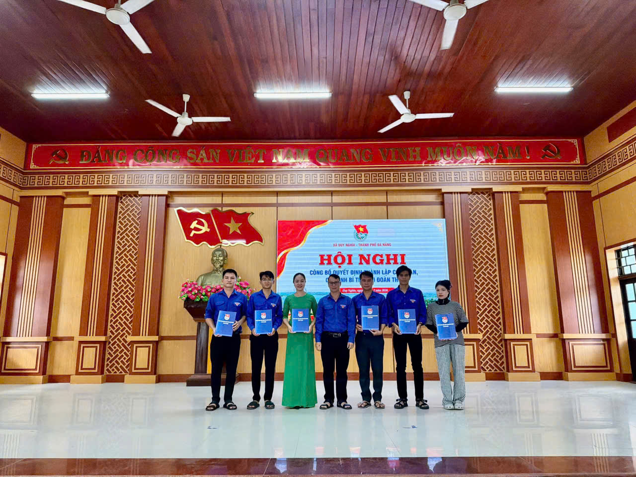 Đoàn xã Duy Nghĩa công bố quyết định thành lập các chi đoàn