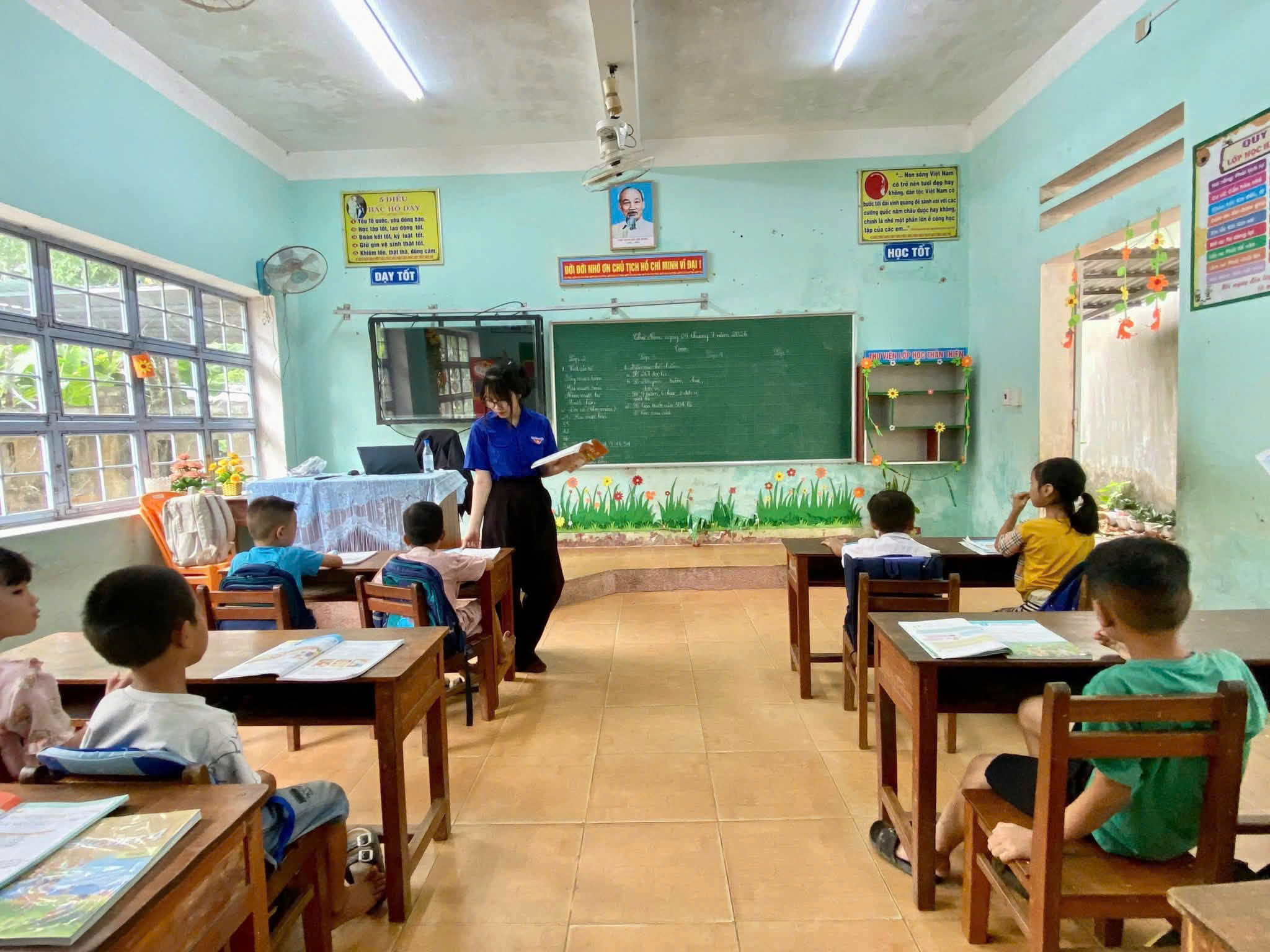 Đoàn xã Hiệp Đức tổ chức các lớp dạy hè miễn phí cho học sinh tiểu học