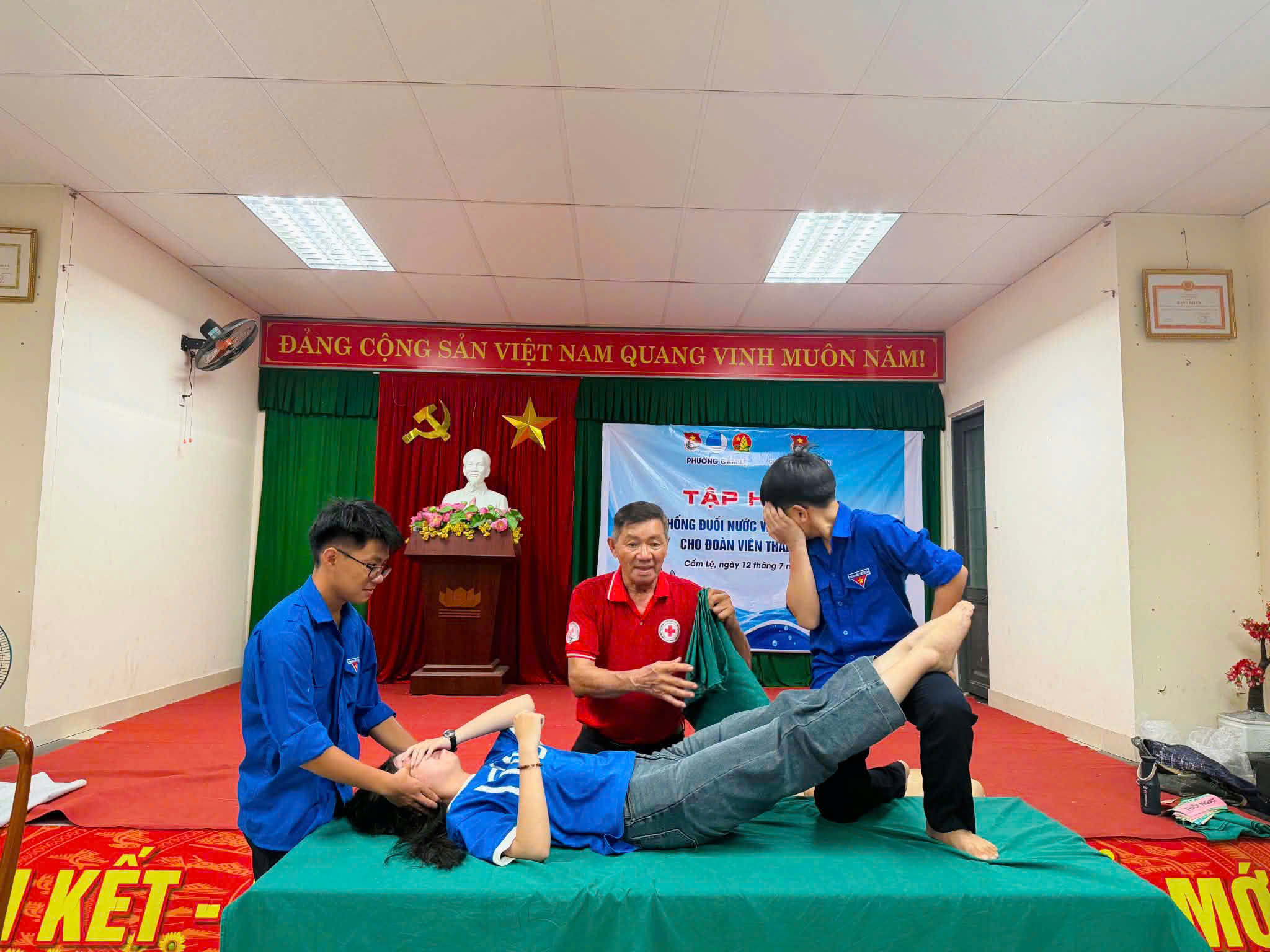 Đoàn phường Cẩm Lệ tập huấn phòng, chống đuối nước và tai nạn thương tích cho đoàn viên, thanh niên