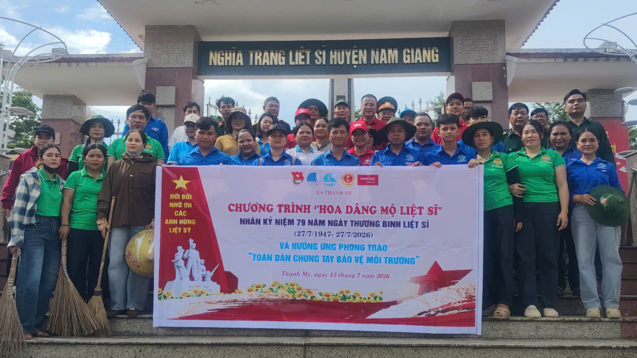 Tuổi trẻ xã Thạnh Mỹ tổ chức chương trình “Hoa dâng mộ liệt sĩ”