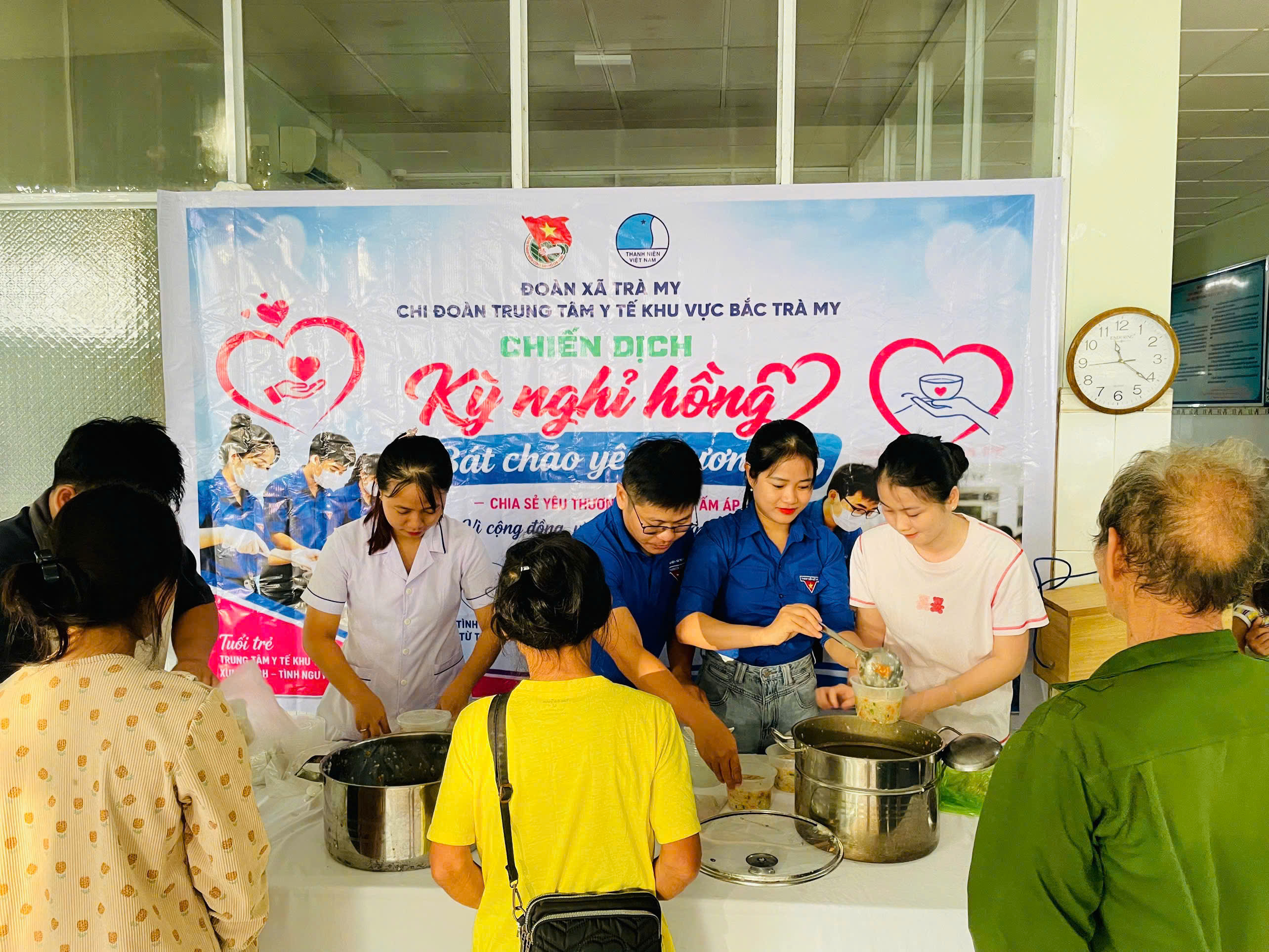 Chi đoàn Trung tâm Y tế khu vực Bắc Trà My triển khai chương trình “Bát cháo yêu thương” hưởng ứng Chiến dịch Kỳ nghỉ hồng 2026
