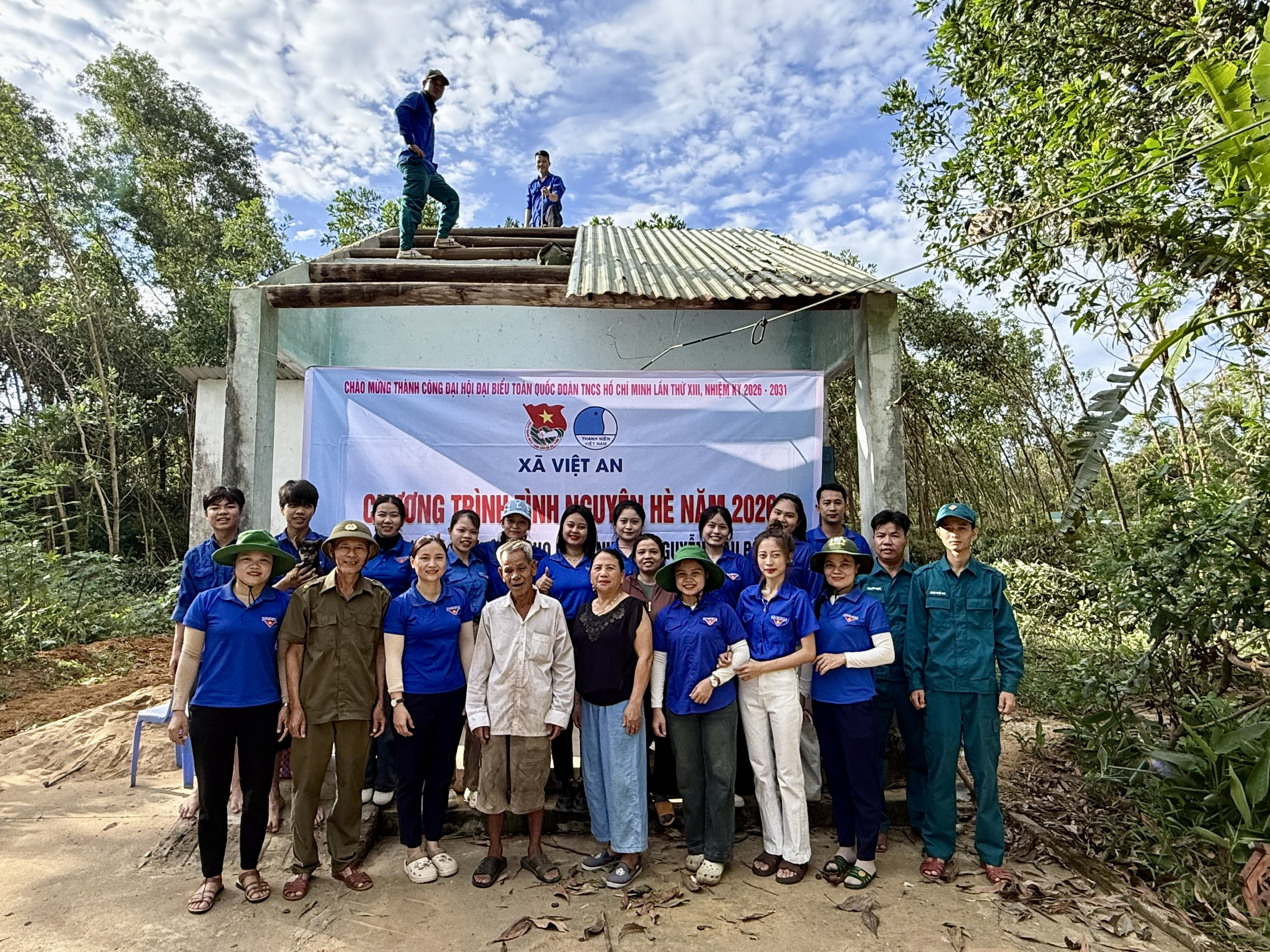 Tuổi trẻ xã Việt An ra quân Chiến dịch tình nguyện hè, chung tay sửa chữa nhà ở cho hộ gia đình khó khăn