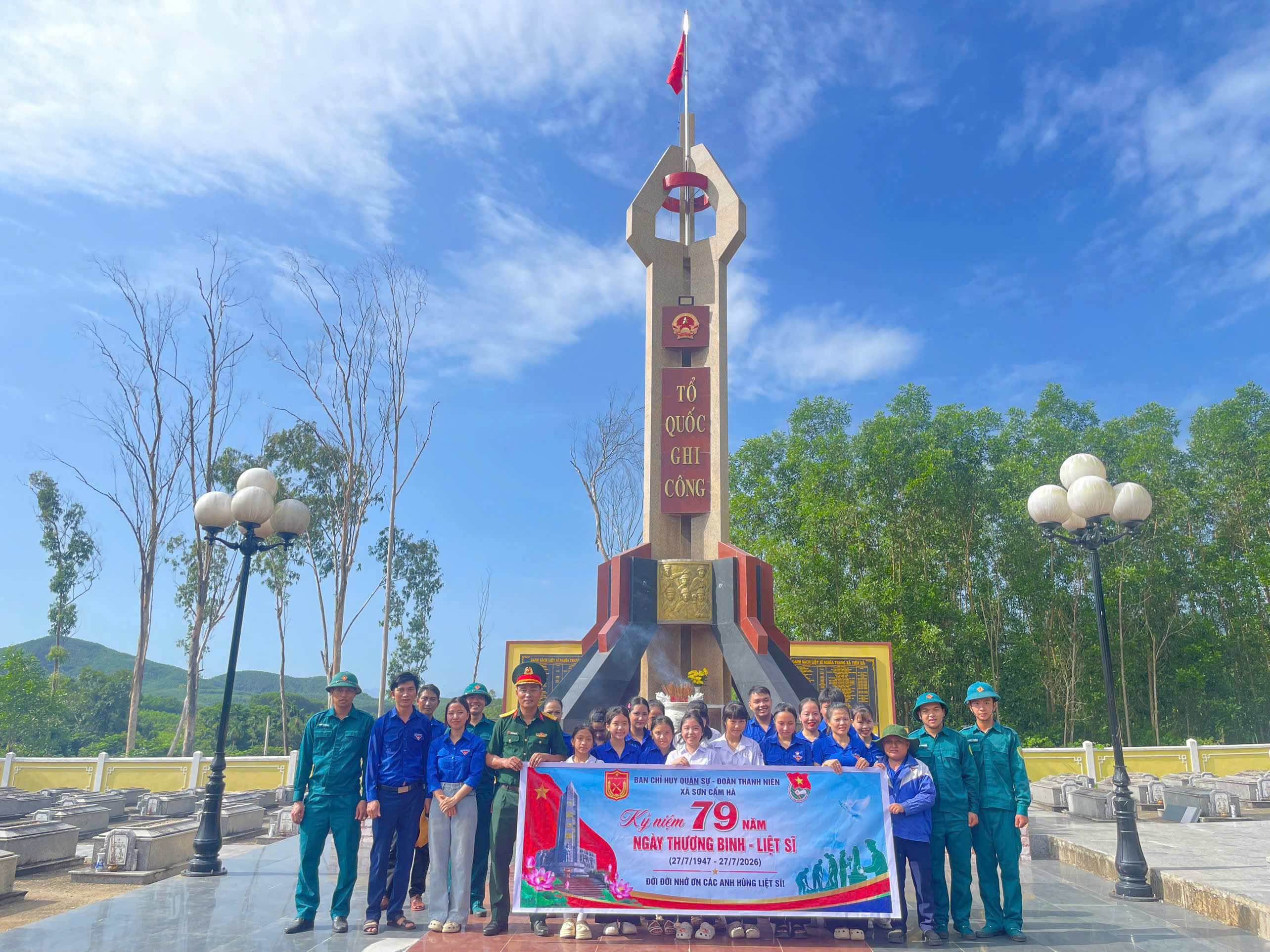Tuổi trẻ xã Sơn Cẩm Hà ra quân tri ân các Anh hùng liệt sĩ