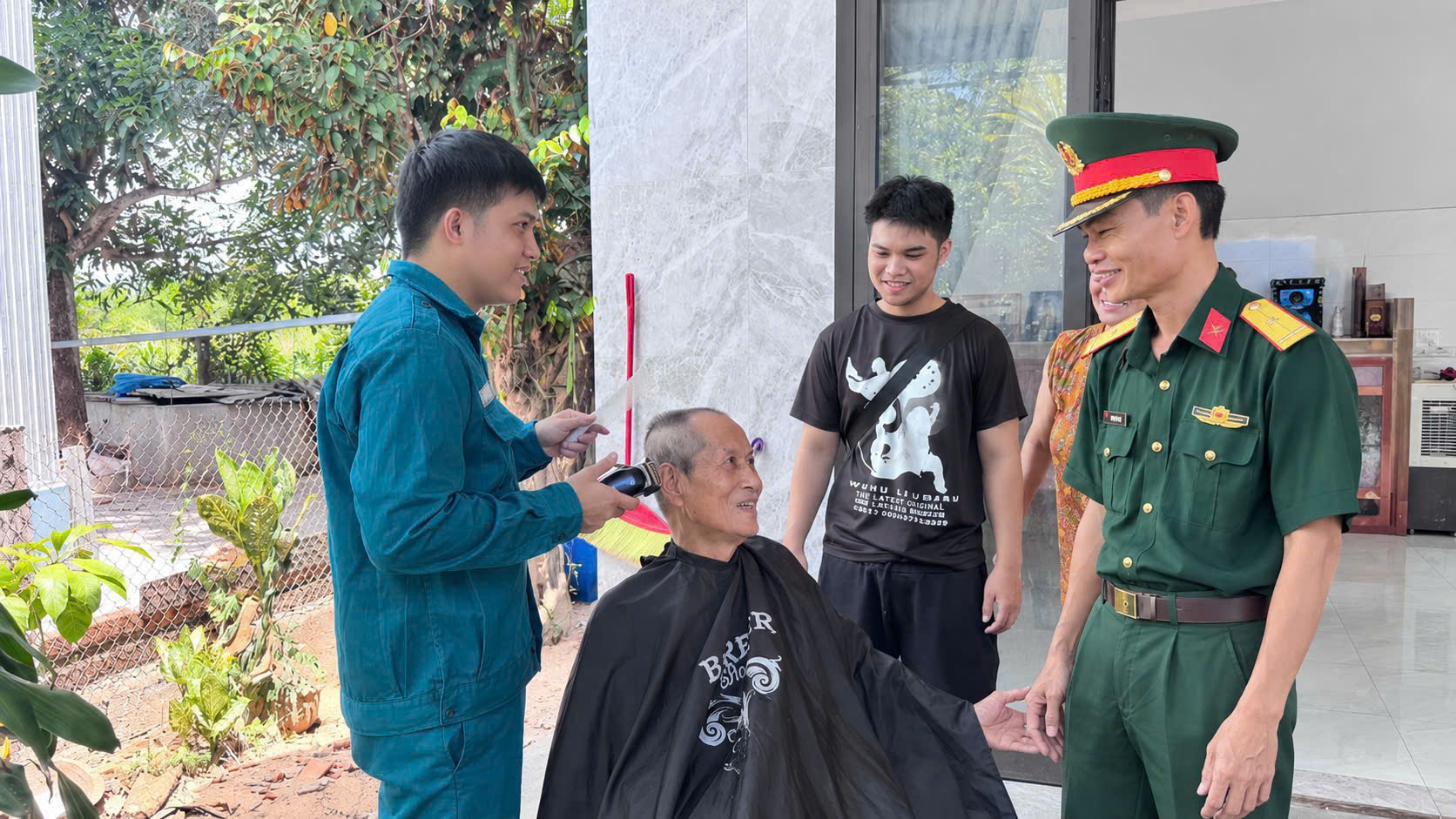 Tuổi trẻ Tam Anh triển khai mô hình “Mái tóc nghĩa tình”