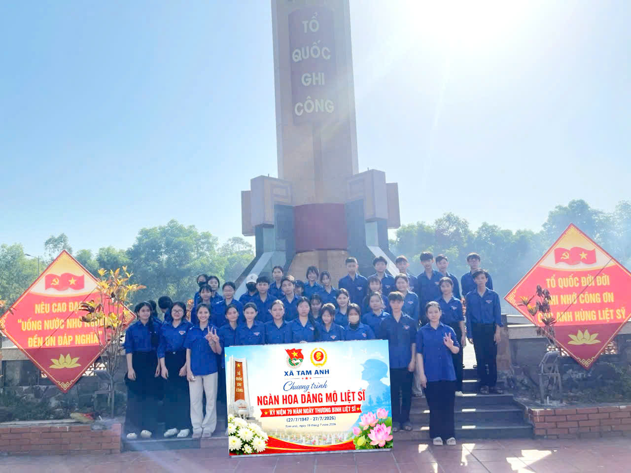 Đoàn Thanh niên xã Tam Anh triển khai chương trình “Ngàn hoa dâng mộ liệt sĩ” nhân kỷ niệm 79 năm Ngày Thương binh - Liệt sĩ