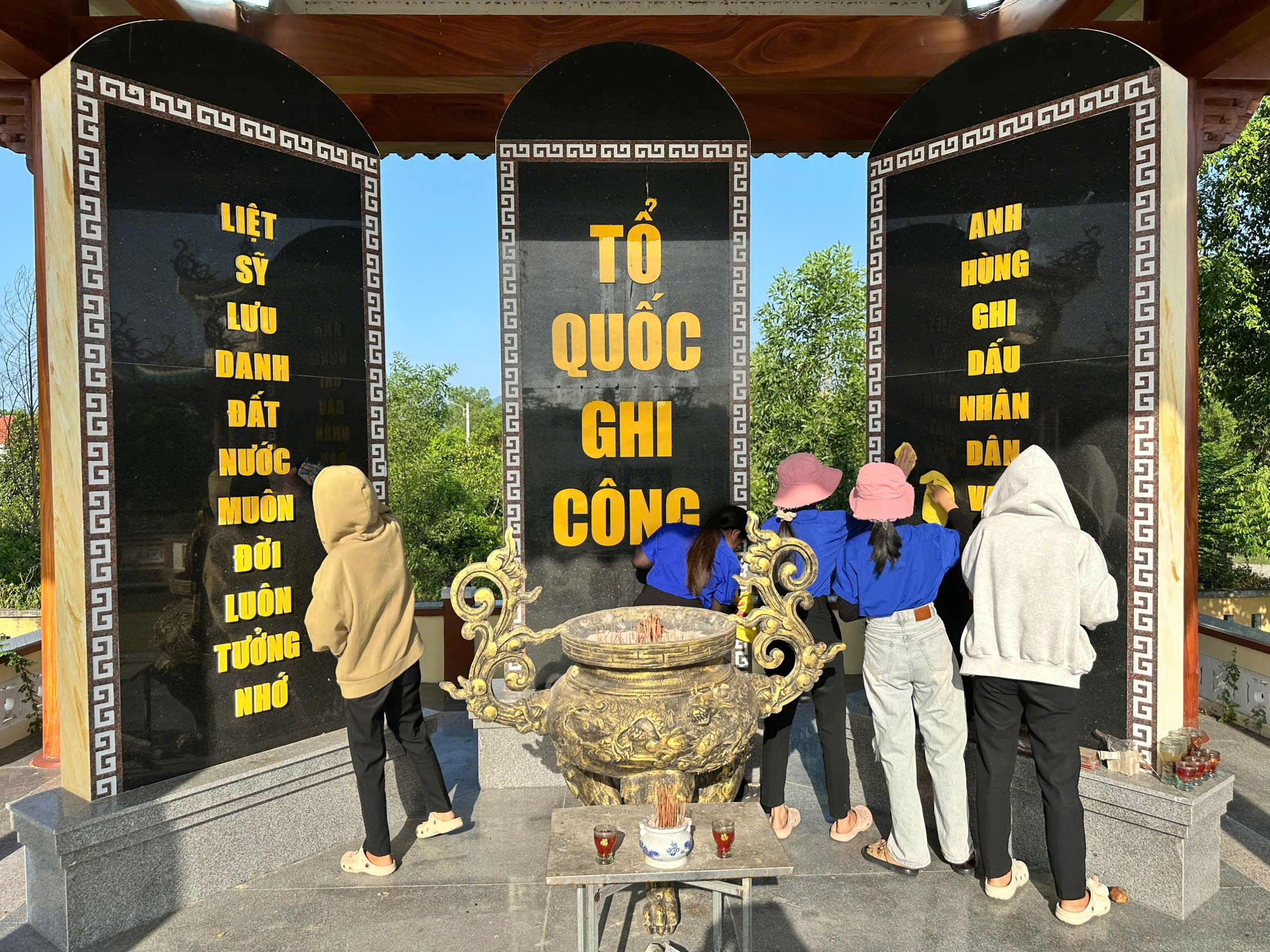 Đoàn Thanh niên xã Xuân Phú đồng loạt ra quân “Ngày Chủ nhật xanh”, lan tỏa mô hình “Tuổi trẻ Đà Nẵng – Gieo điều tử tế”