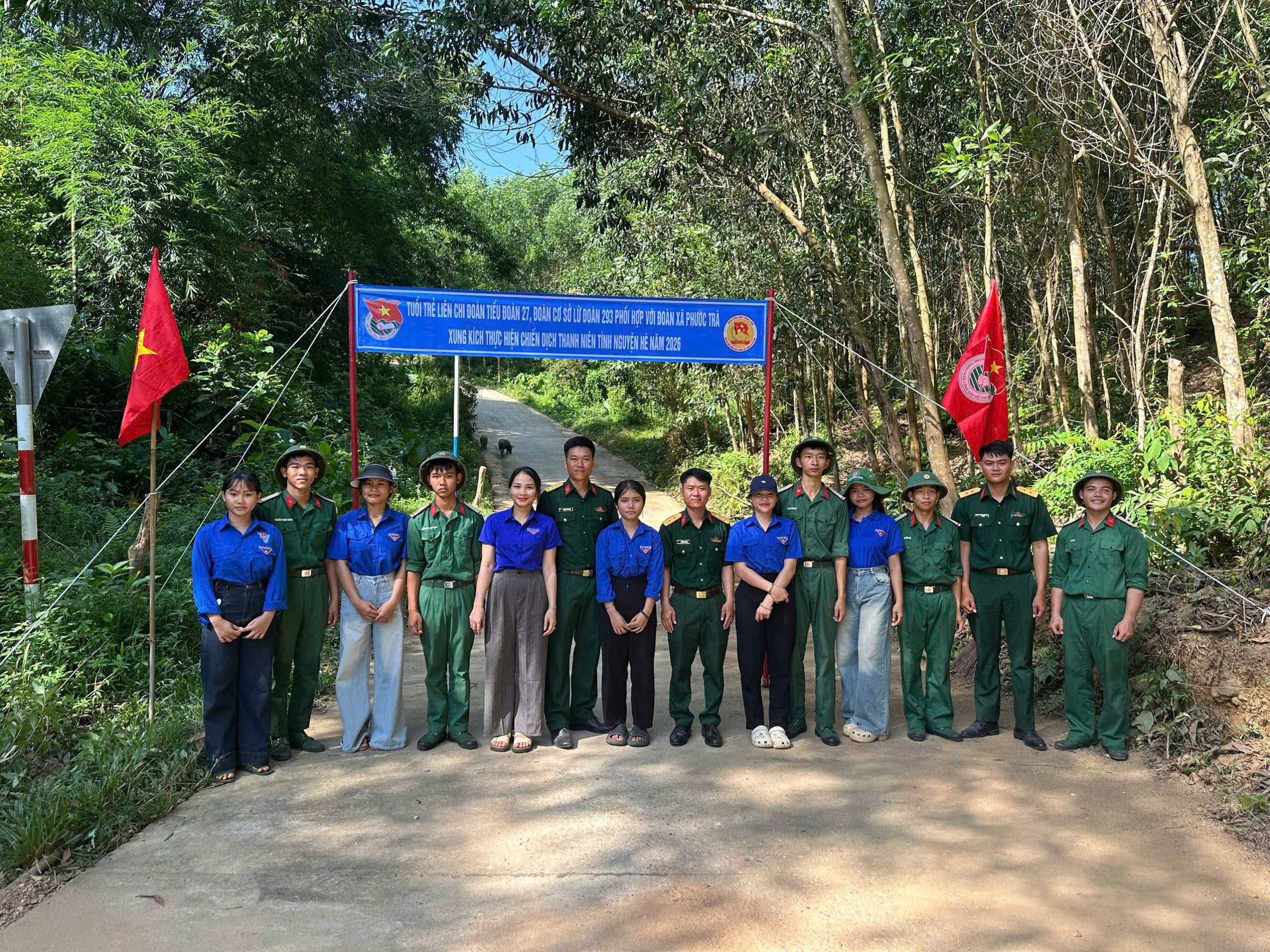 Đoàn Thanh niên xã Phước Trà ra quân “Ngày Chủ nhật xanh”, chung tay bảo vệ môi trường