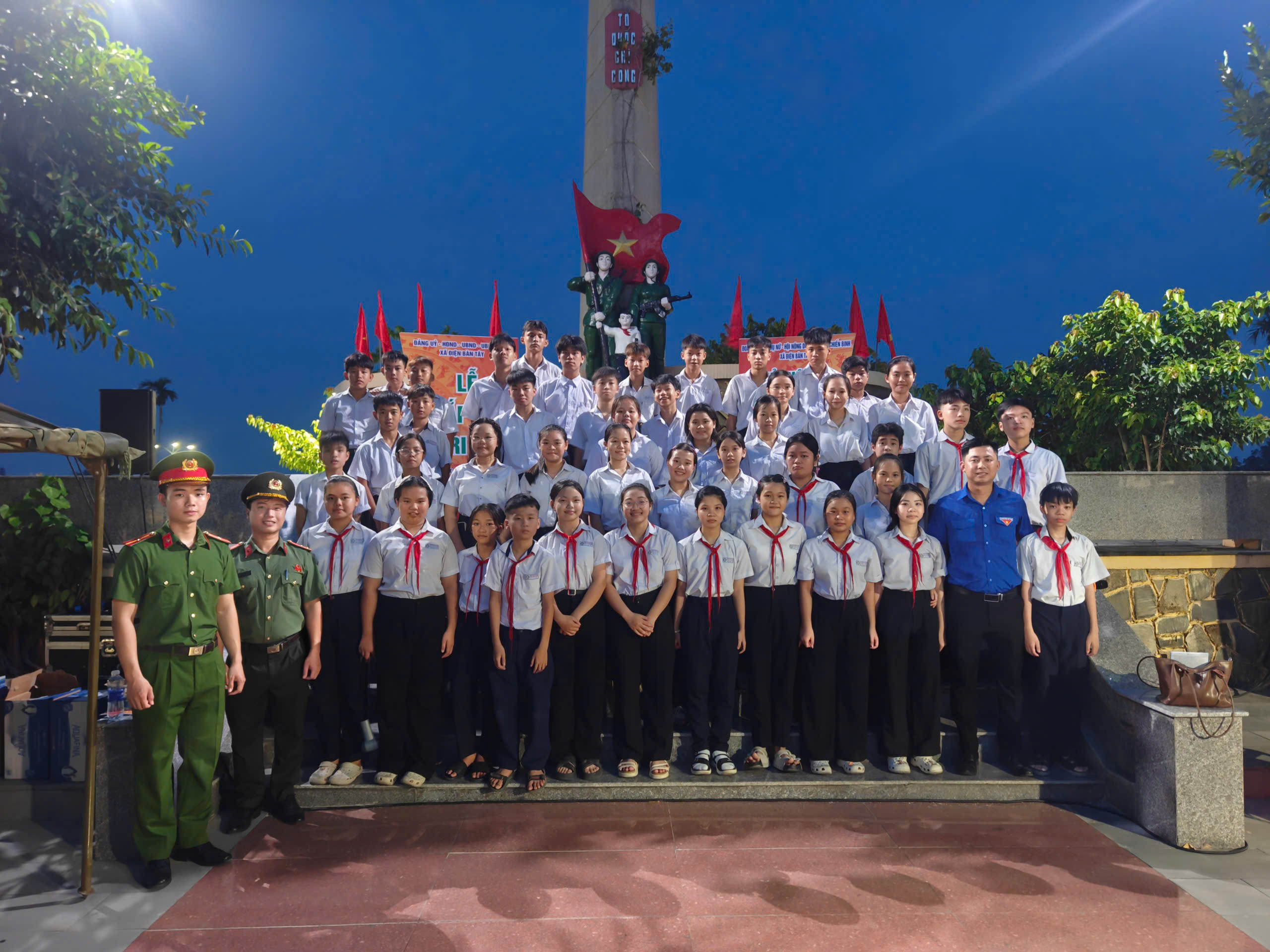 Tuổi trẻ Điện Bàn Tây tổ chức Lễ thắp nến tri ân các Anh hùng liệt sĩ
