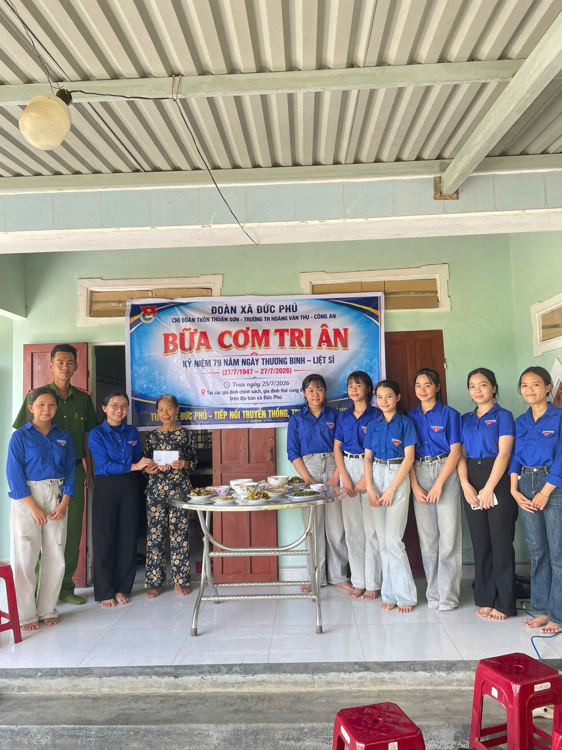 Đoàn xã Đức Phú đồng loạt thực hiện chương trình “Áo xanh tri ân” nhân kỷ niệm 79 năm Ngày Thương binh - Liệt sĩ