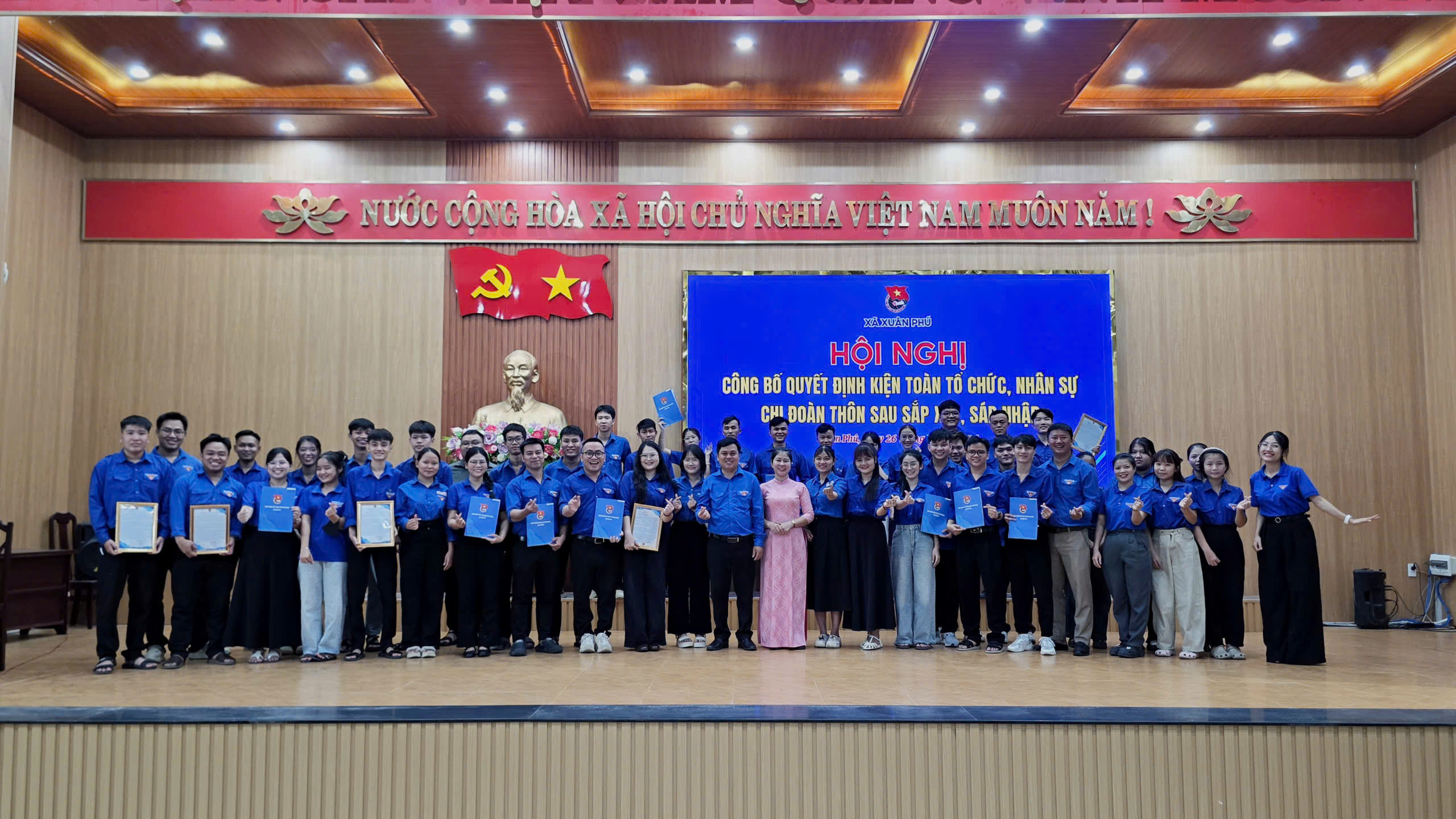 Đoàn xã Xuân Phú tổ chức Hội nghị công bố các quyết định kiện toàn tổ chức, nhân sự chi đoàn thôn sau sắp xếp, sáp nhập