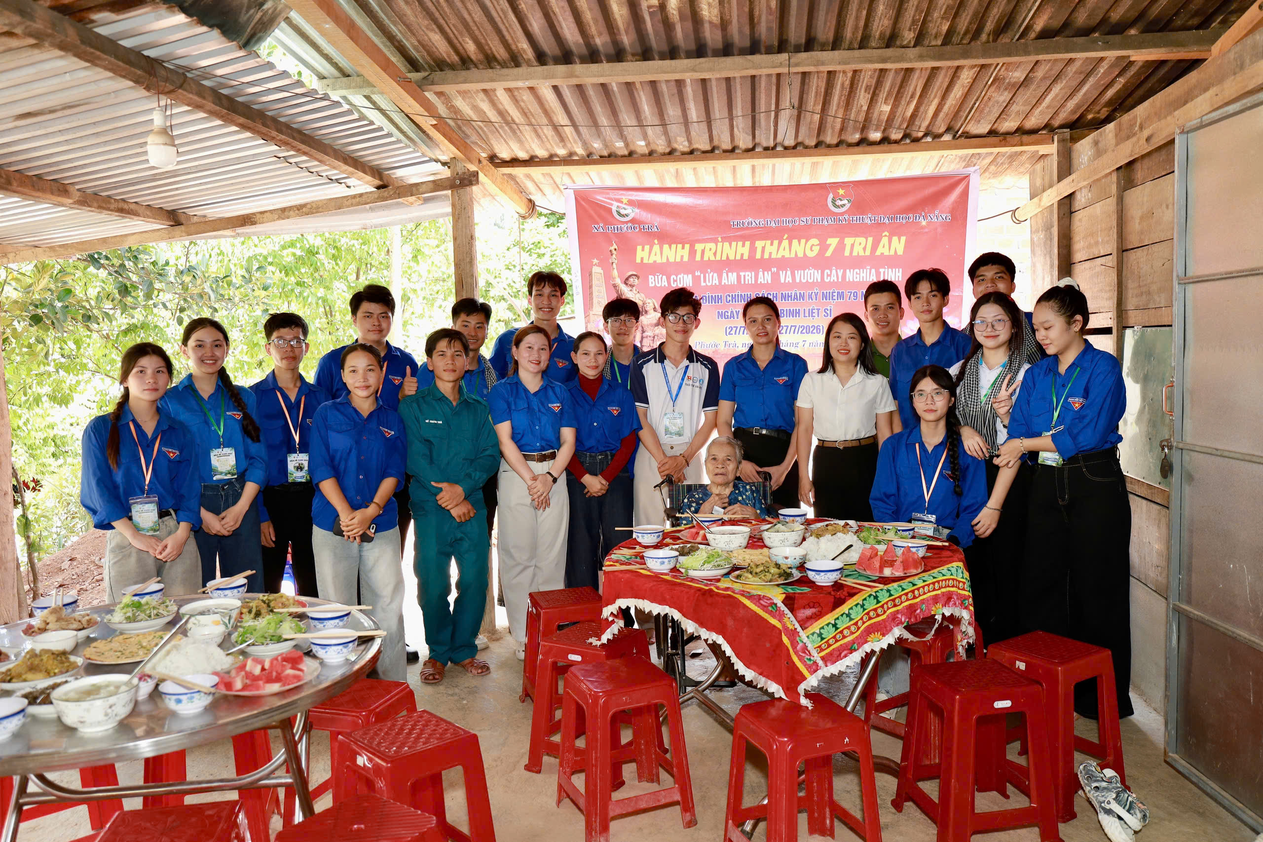 Tuổi trẻ Phước Trà tổ chức “Bữa cơm lửa ấm tri ân” và xây dựng “Vườn cây nghĩa tình”