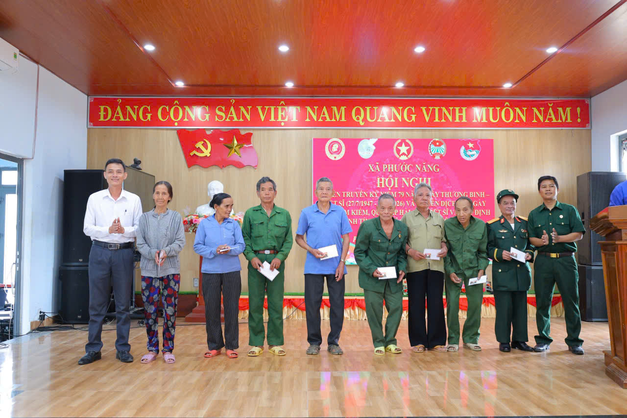 Đoàn Thanh niên xã Phước Năng phối hợp tổ chức tuyên truyền kỷ niệm 79 năm Ngày Thương binh - Liệt sĩ