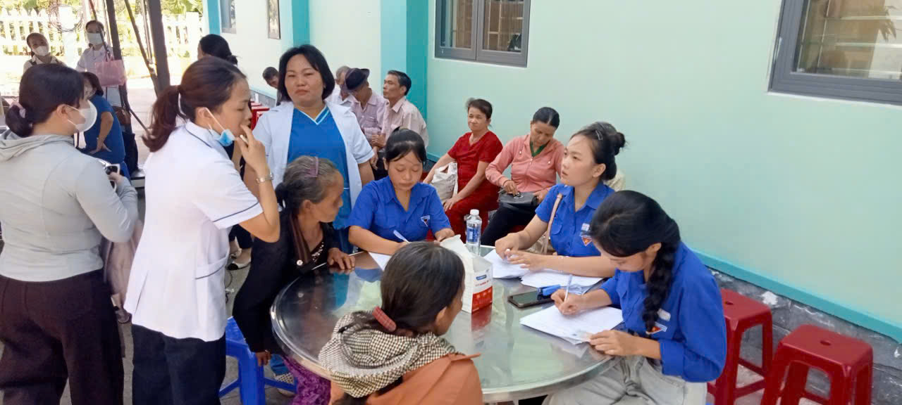 Tuổi trẻ Thạnh Bình chung tay hỗ trợ khám sức khỏe miễn phí cho Nhân dân