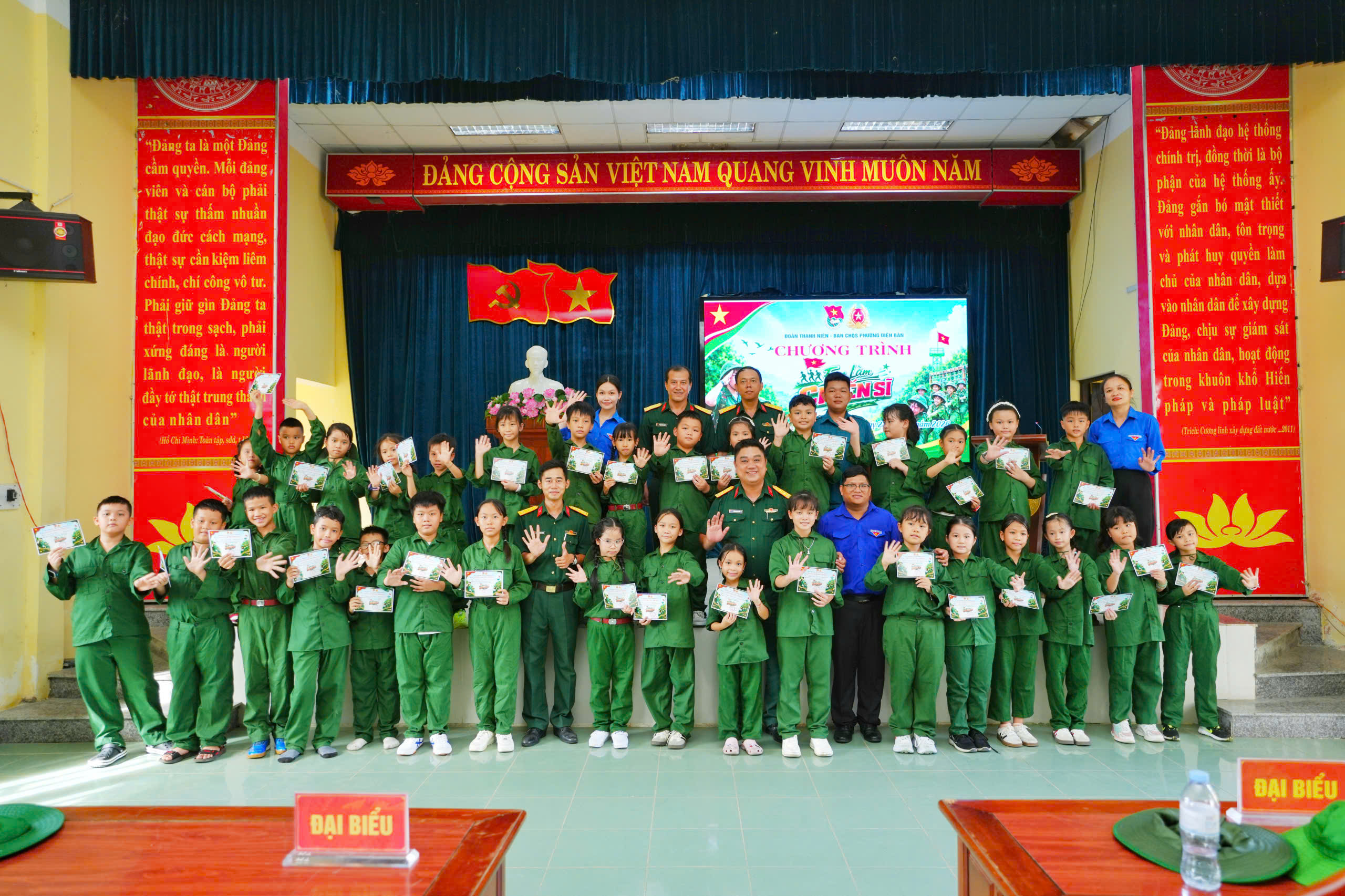 Đoàn phường Điện Bàn phối hợp Ban Chỉ huy Quân sự phường tổ chức chương trình trải nghiệm “Em làm chiến sĩ” năm 2026