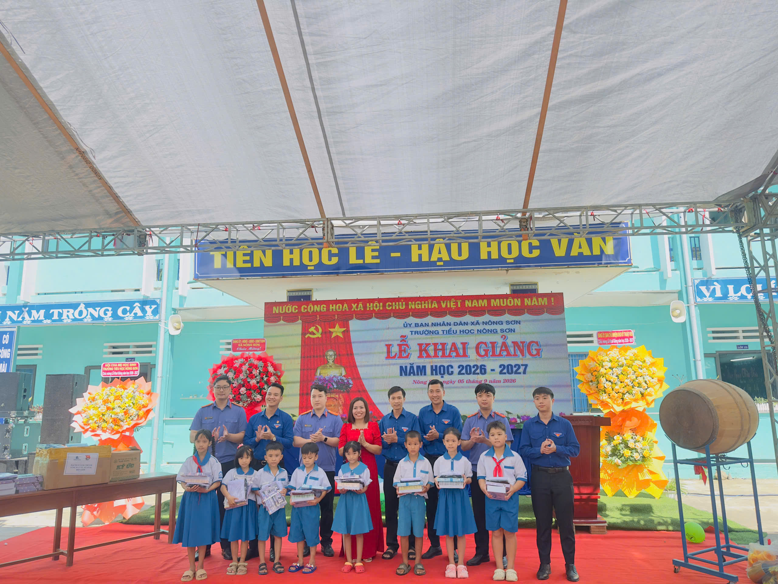 Đoàn xã Nông Sơn phối hợp tổ chức chương trình “Em nuôi của Đoàn - Tiếp bước em đến trường”