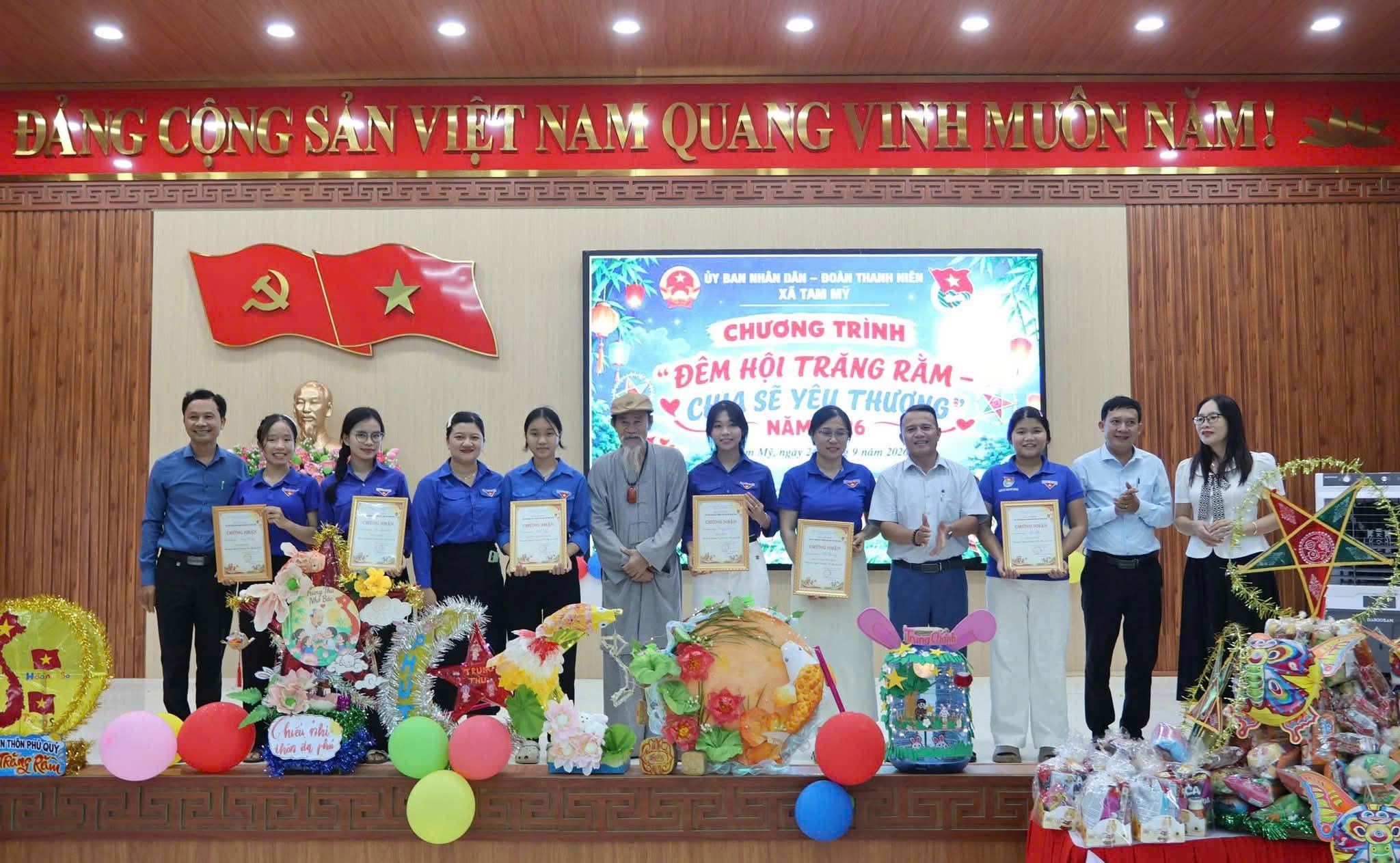 Đoàn xã Tam Mỹ phối hợp tổ chức chương trình “Đêm hội trăng rằm - Chia sẻ yêu thương” năm 2026