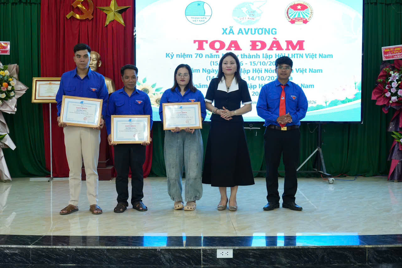 Hội LHTN Việt Nam xã Avương phối hợp tổ chức tọa đàm kỷ niệm ngày truyền thống các tổ chức Hội