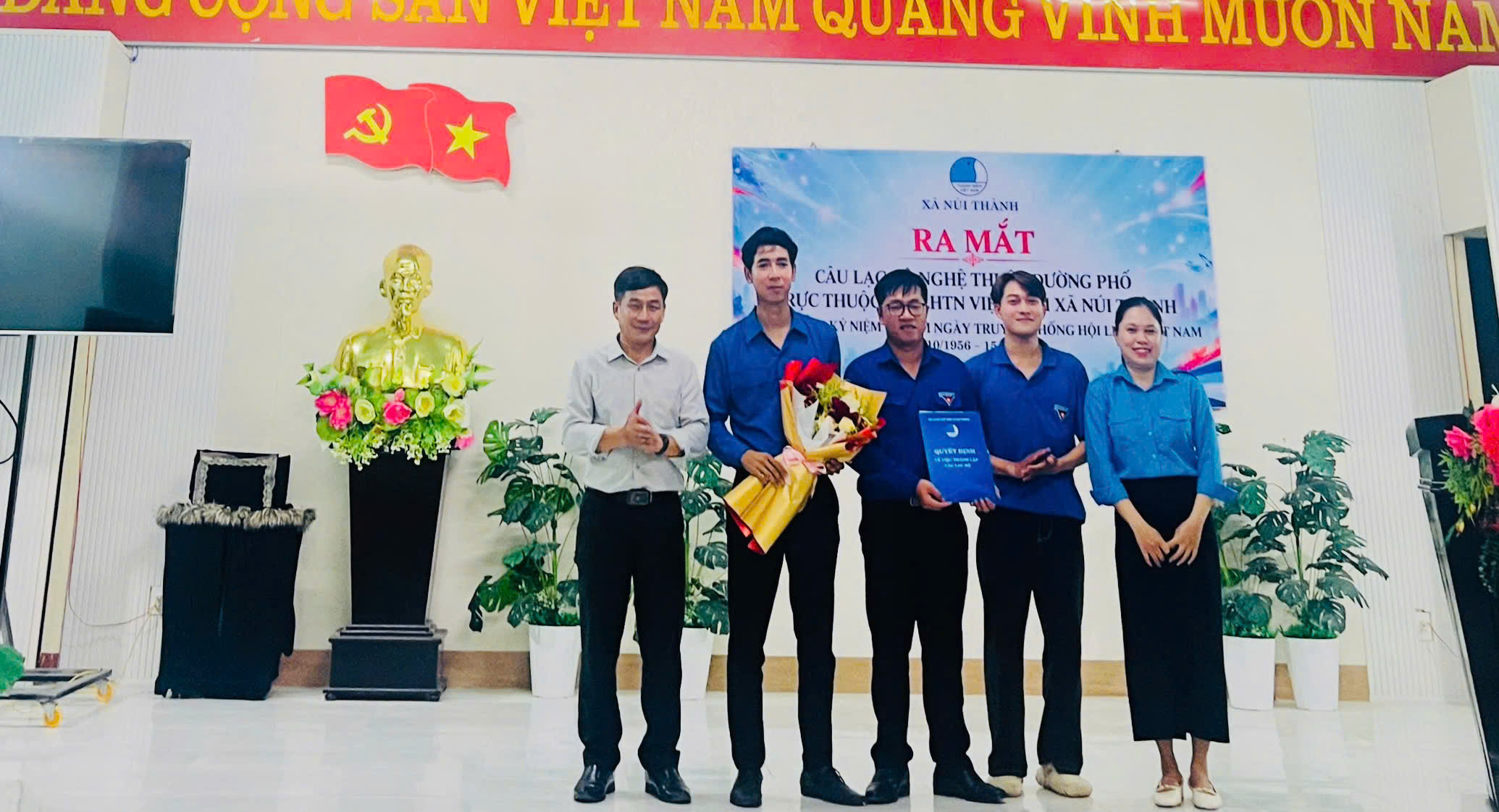 Hội LHTN Việt Nam xã Núi Thành ra mắt Câu lạc bộ Nghệ thuật đường phố