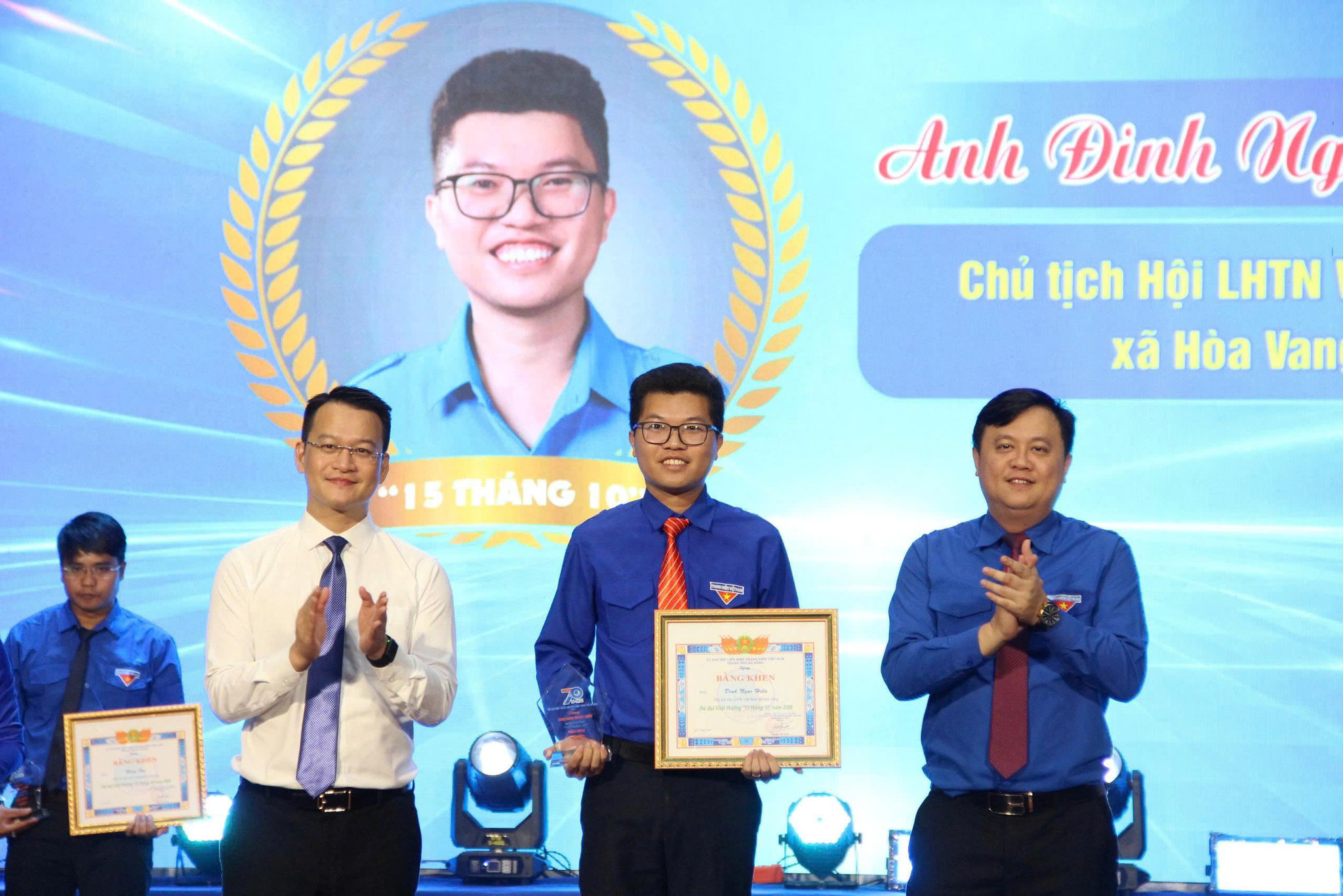 Đà Nẵng trao Giải thưởng “15 tháng 10” và “Thanh niên sống đẹp”