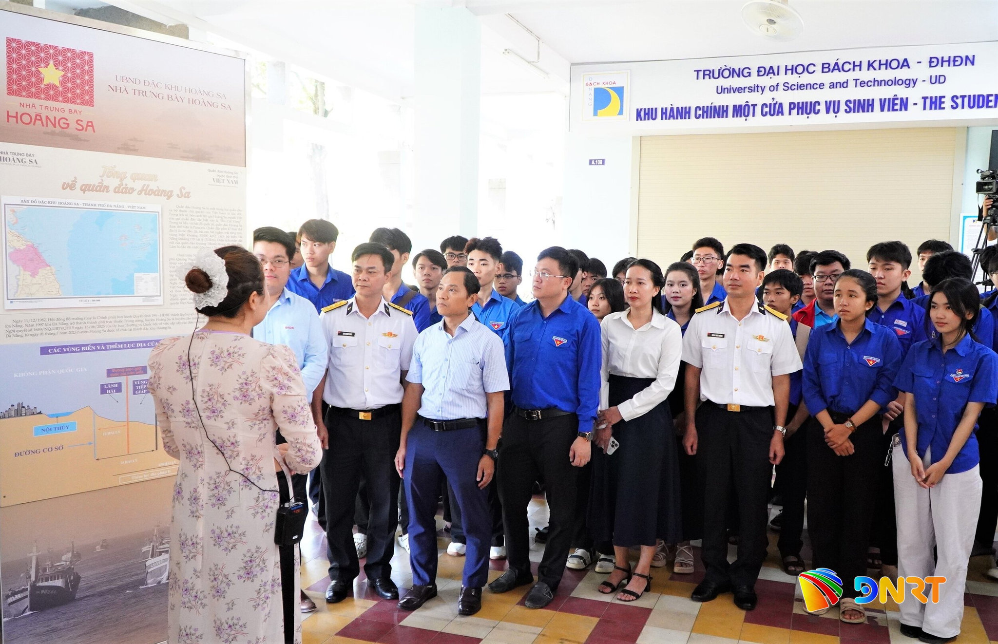 Khai mạc triển lãm “Tuổi trẻ với biển đảo quê hương”