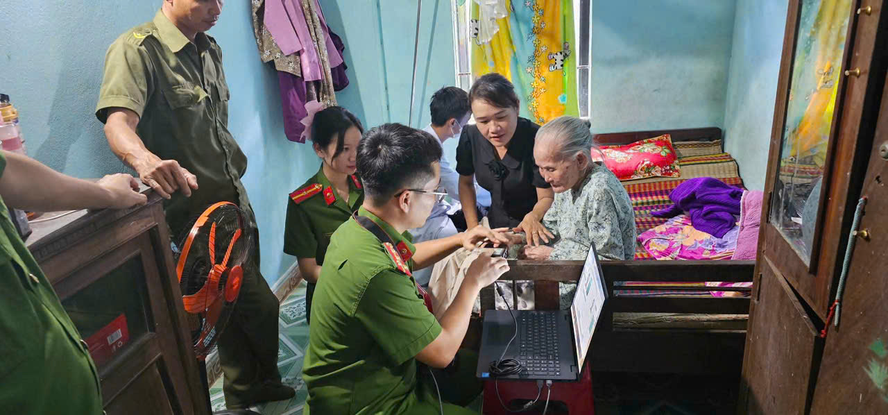Tuổi trẻ Công an thành phố Đà Nẵng tích cực hỗ trợ thu nhận mẫu ADN thân nhân liệt sĩ