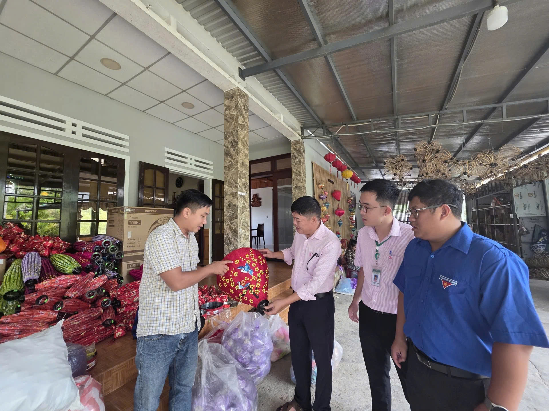 Tuổi trẻ Điện Bàn: Lê Vĩnh Hà khởi nghiệp với nghề sản xuất đèn lồng Hội An