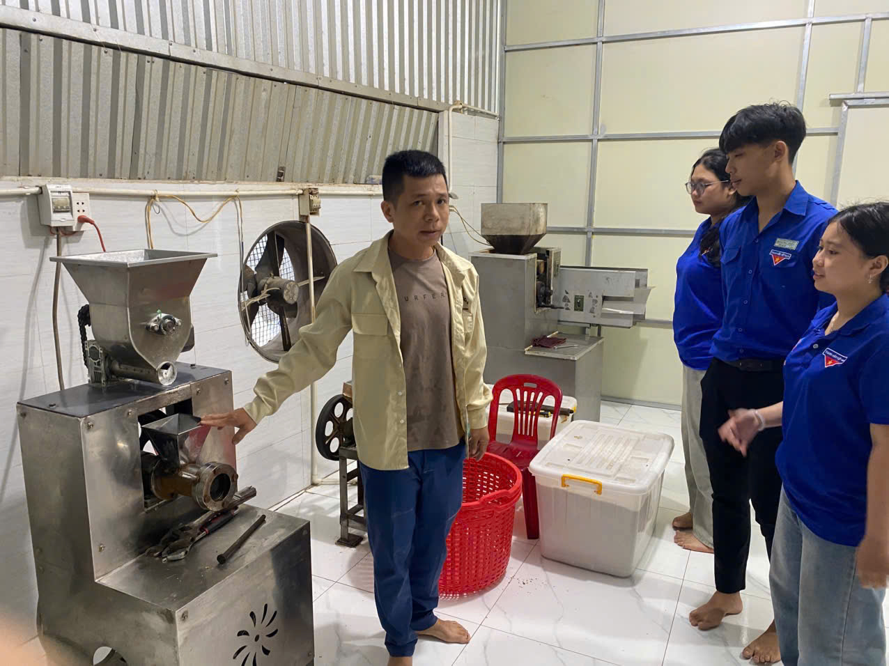 Thanh niên Nguyễn Đình Pho phát triển kinh tế với thương hiệu bánh ngũ cốc PMT House
