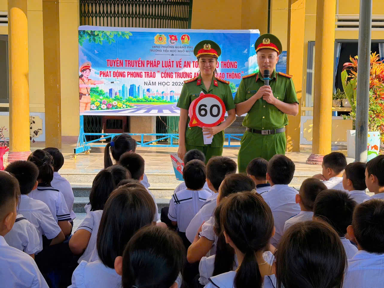 Phường Quảng Phú triển khai tuyên truyền an toàn giao thông tại Trường Tiểu học Ngô Quyền