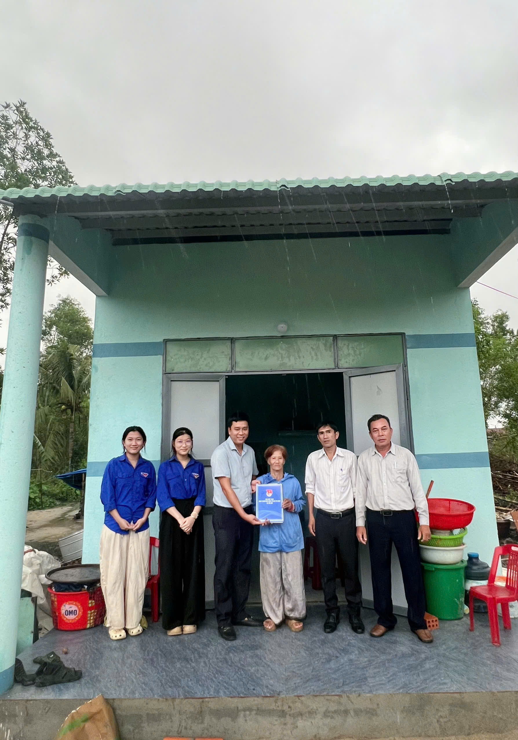 Đoàn xã Tam Anh bàn giao nhà cho hộ gia đình khó khăn tại thôn Xuân Ngọc