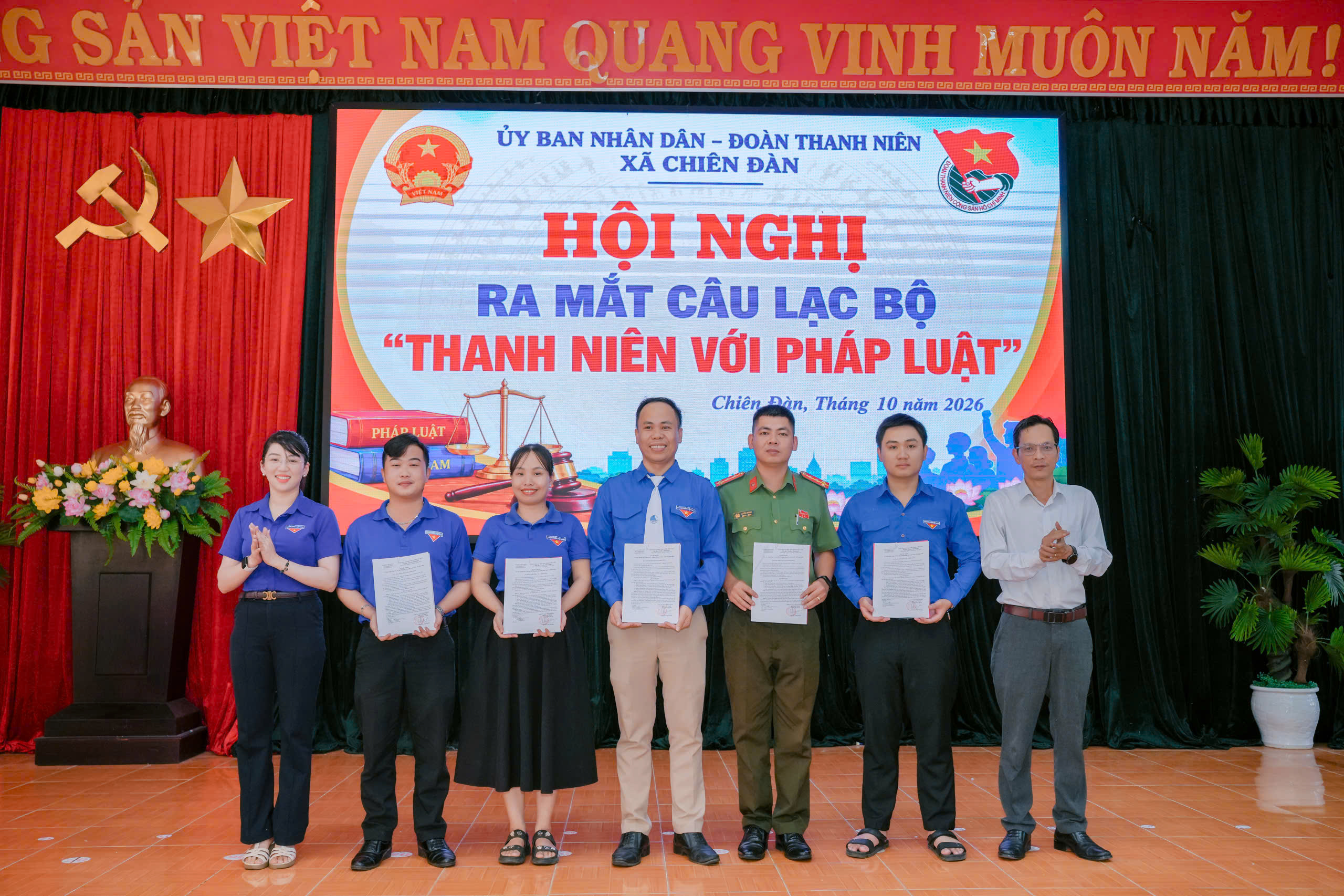 Đoàn xã Chiên Đàn ra mắt Câu lạc bộ “Thanh niên với pháp luật”, tuyên truyền an toàn giao thông cho học sinh
